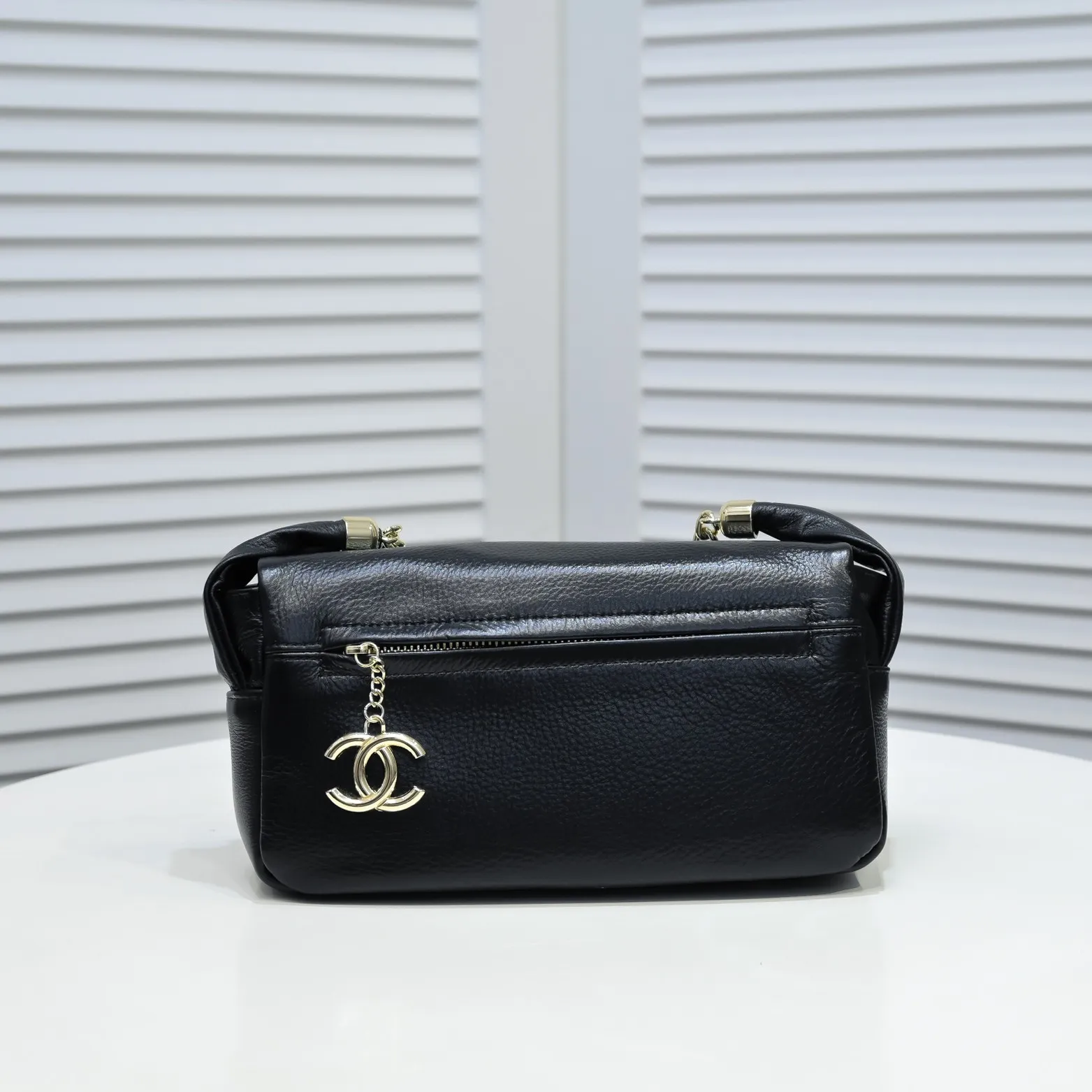 💰400￥Xiaohongshu hot model👜Chanel Chanel👑Xiaoxiang second-hand armpit bag Summer niche design 💼First-layer cowhide🐂Chain shoulder baguette bag A must-have for fashionable women👜❤️🤼❤️❤️ Size: 25/14/6 Style number: 81136