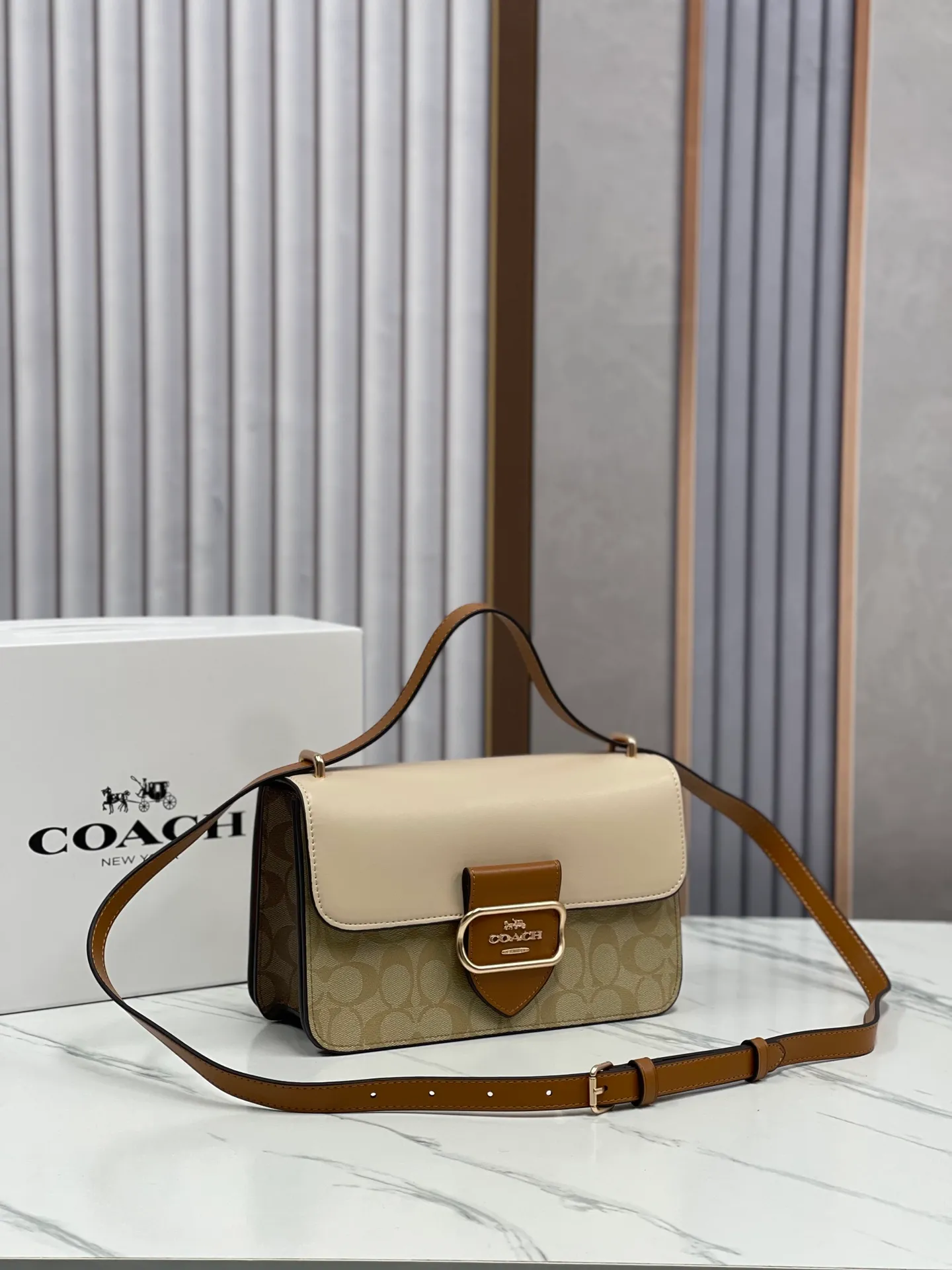 Top original order batch 480💰coach/Coach new model New product model CR331 Morgan series is here. It is a must-have for gift giving. Exquisite, compact and playful on the upper body. Wear-resistant and scratch-resistant. The built-in compartment can accommodate a variety of personal belongings. Girls don’t have to worry about their belongings when going out. The shoulder strap can be adjusted diagonally or on one shoulder. Super practical. Size 25X16X7.5