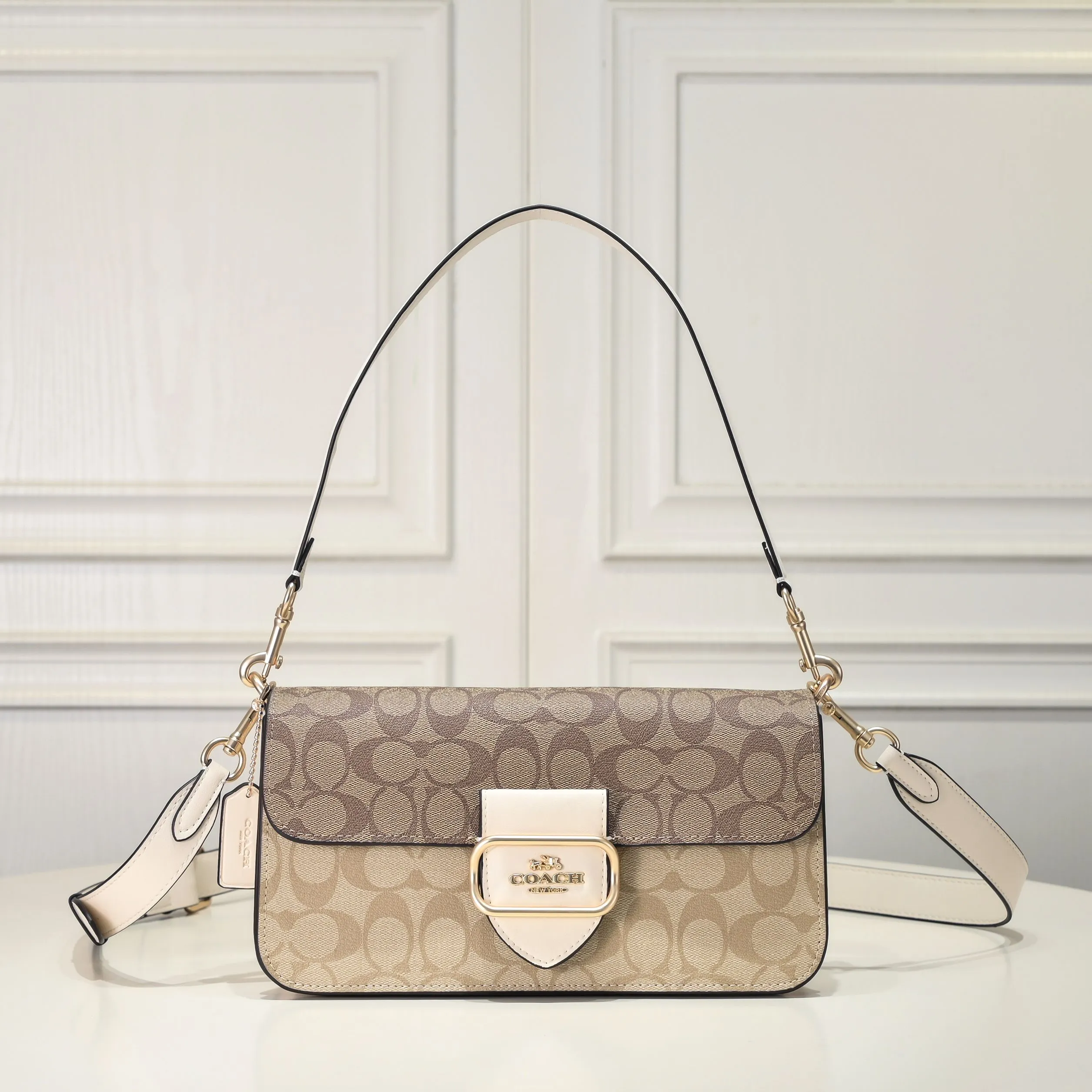 The new COACH MORGAN classic one-shoulder cross-body armpit bag CH506 milk tea splicing design ~ two different shades of presbyopic fabrics, exquisite and layered, elegant and generous ~ visually very harmonious and versatile! Size:26.5*6.5*14cm