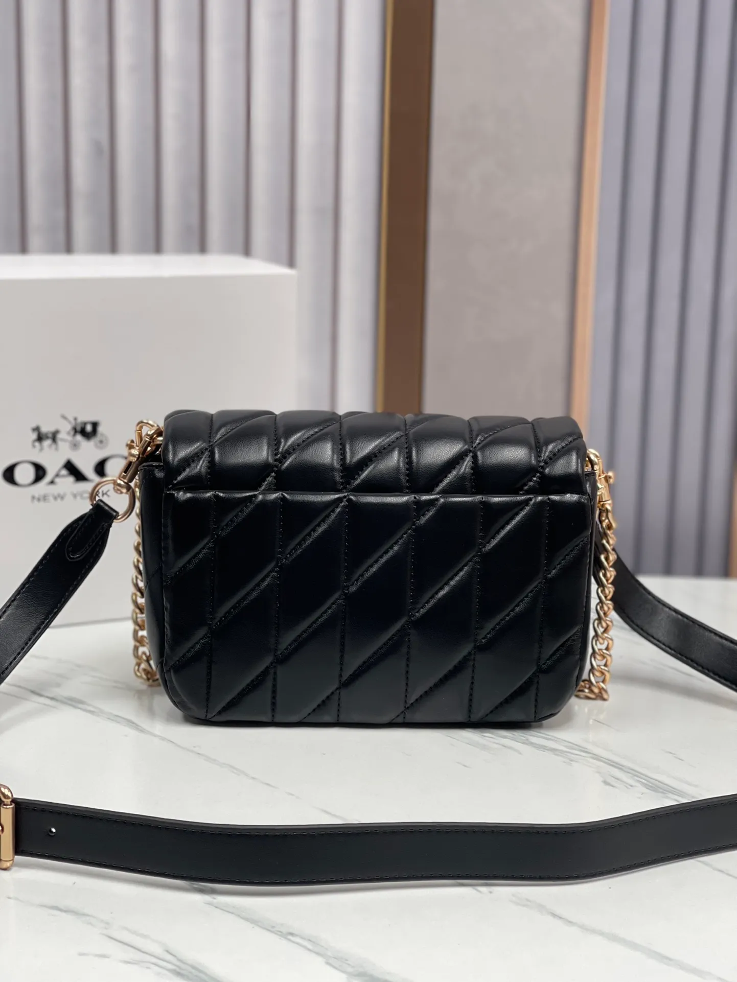 P500¥Coach/Coach's new model, Quinn women's leather single, shoulder handbag, small square bag·counter synchronized new product model CY663 Quilt quilted chain tabby size 22*16*8