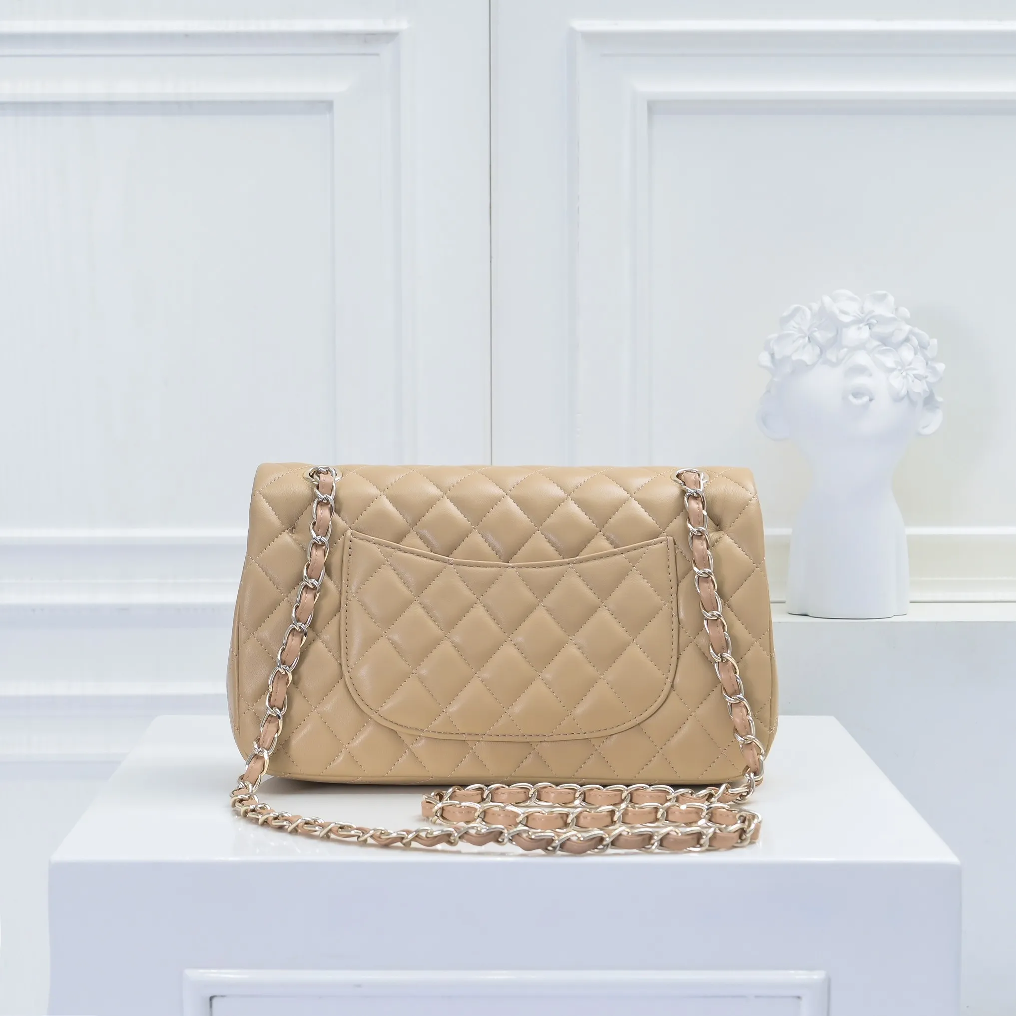 💰420￥Chanel🔥Exclusive quality real shot shipment✈️Official website updated simultaneously👑Chanel sheep pattern classic style with original hardware, summer style is coming💋CHANEL ‼ ️Crossbody bag, sheepskin with red lining🌸‼ ️ 🙈Fashion new favorite🙈 Size: 25.5*16*6.5. Style number: 1112 sheepskin