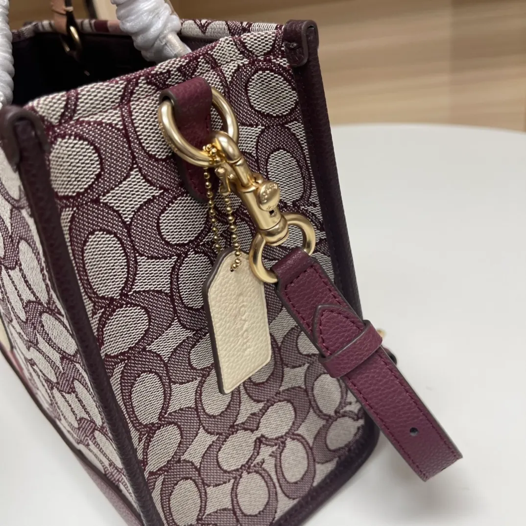 Top original order p440💰. coach/Coach new model C8448 Butot horizontal series, latest style design, large round cake LOGO, very iconic, big C with hemp thread presbyopia embroidery, size is about 29/13/22.