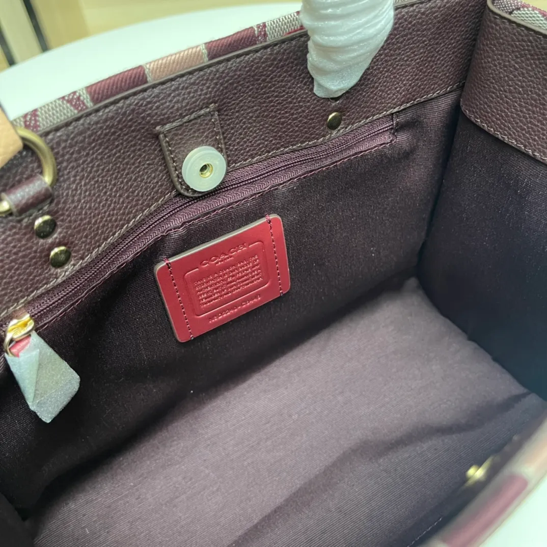 Top original order p440💰. coach/Coach new model C8448 Butot horizontal series, latest style design, large round cake LOGO, very iconic, big C with hemp thread presbyopia embroidery, size is about 29/13/22.