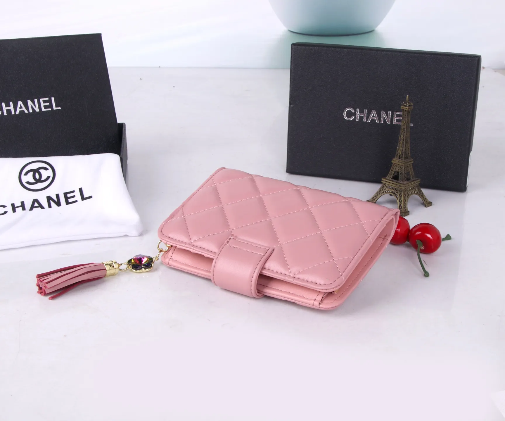 P170 Style No.: 801 Brand: Chanel Color: Black Pink Size: 15*10*3 Description: The latest models from Chanel counters are now available! Made of first-layer lambskin, the workmanship is exquisite, comparable to the counters! Multifunctional small wallet with rich interior compartments, super practical!