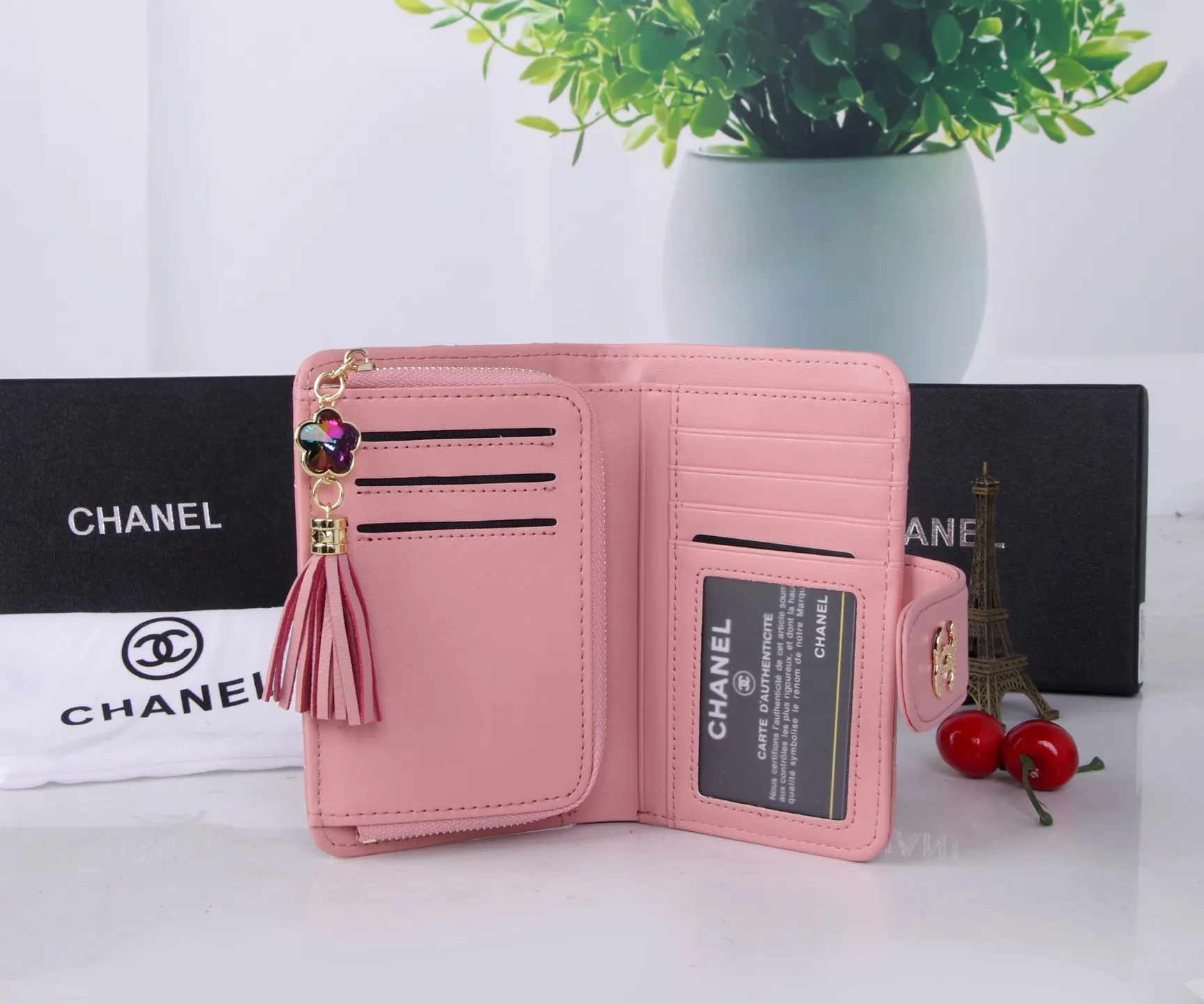 P170 Style No.: 801 Brand: Chanel Color: Black Pink Size: 15*10*3 Description: The latest models from Chanel counters are now available! Made of first-layer lambskin, the workmanship is exquisite, comparable to the counters! Multifunctional small wallet with rich interior compartments, super practical!