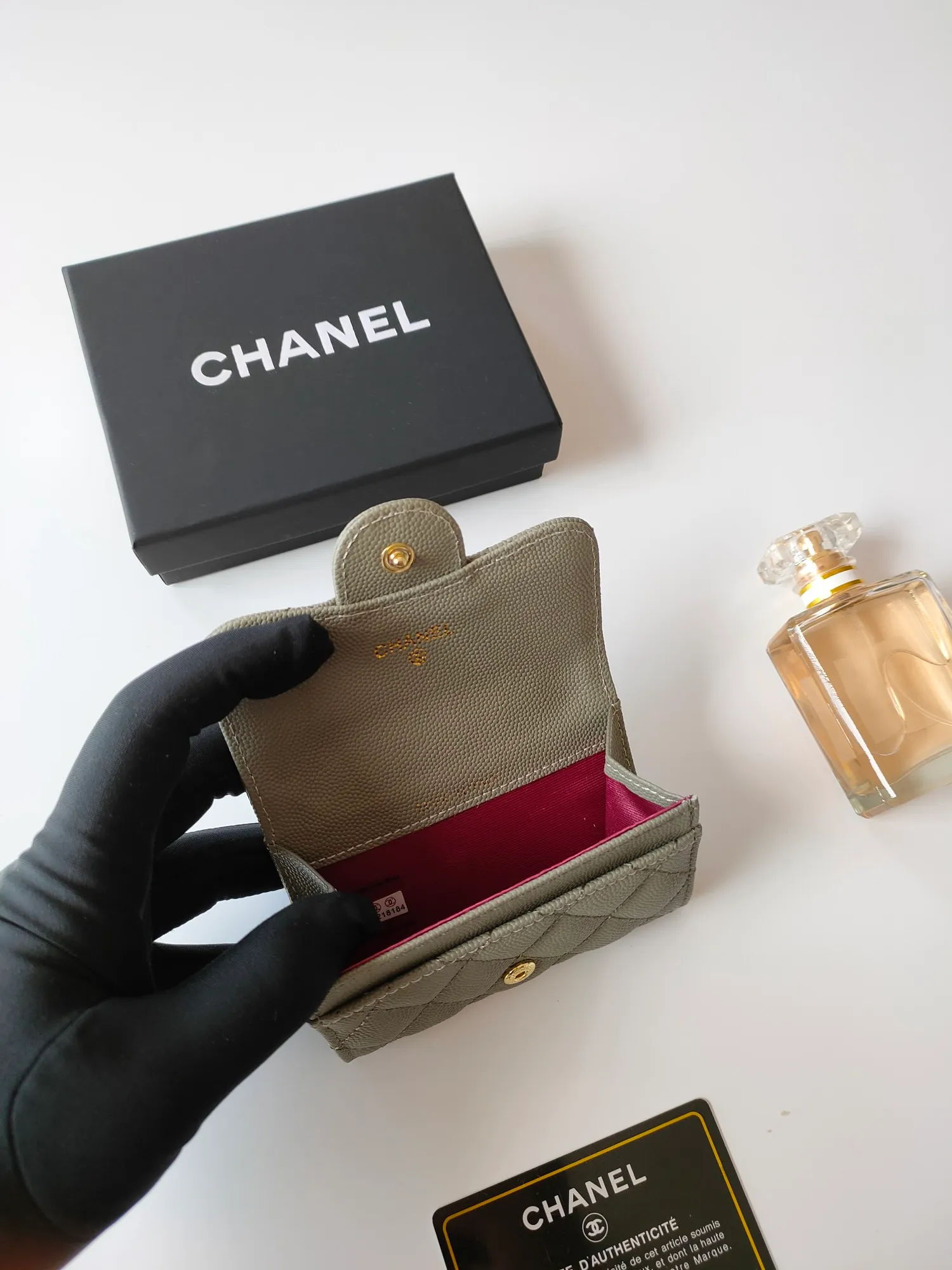 ￥110 CHANEL Chanel classic flap card holder. Imported sheepskin and caviar cowhide, card holder and coin purse integrated, with slip pocket on the back, model number: AP448, size: 7.5 × 11.3 × 2.1 cm