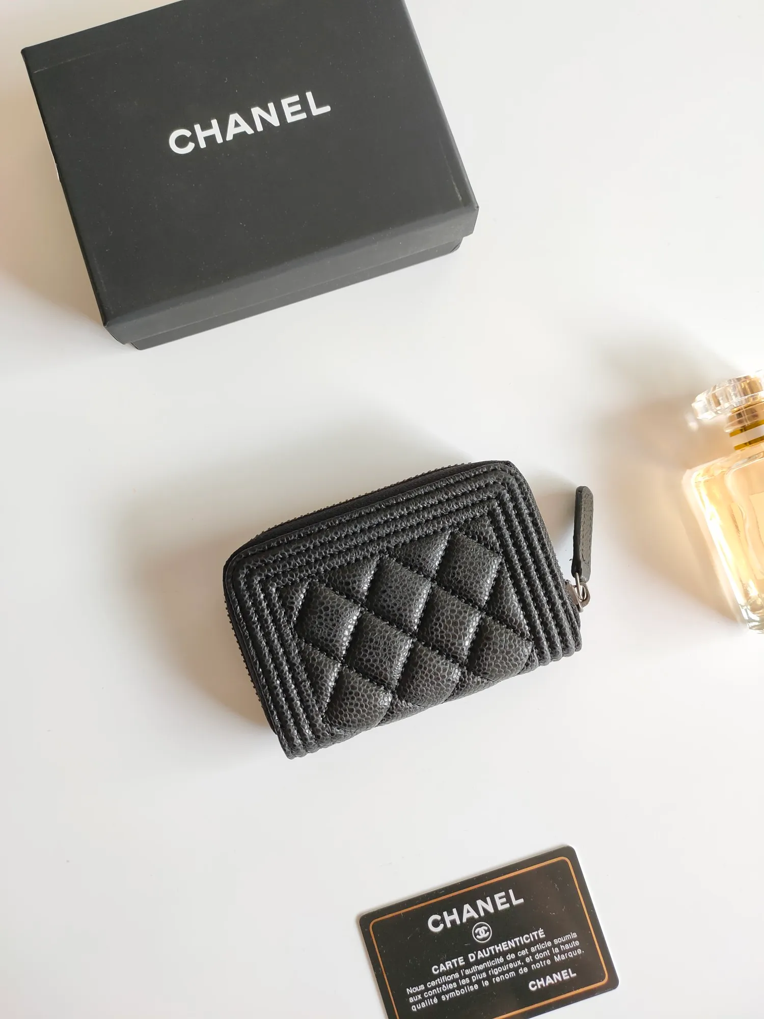 ￥120 Chanel card holder❤Coin purse️❤️Full leather inside and outside. Counter style. Impeccable workmanship details. Adhere to high quality. Style number: A84433 Size: 11.5x8cm