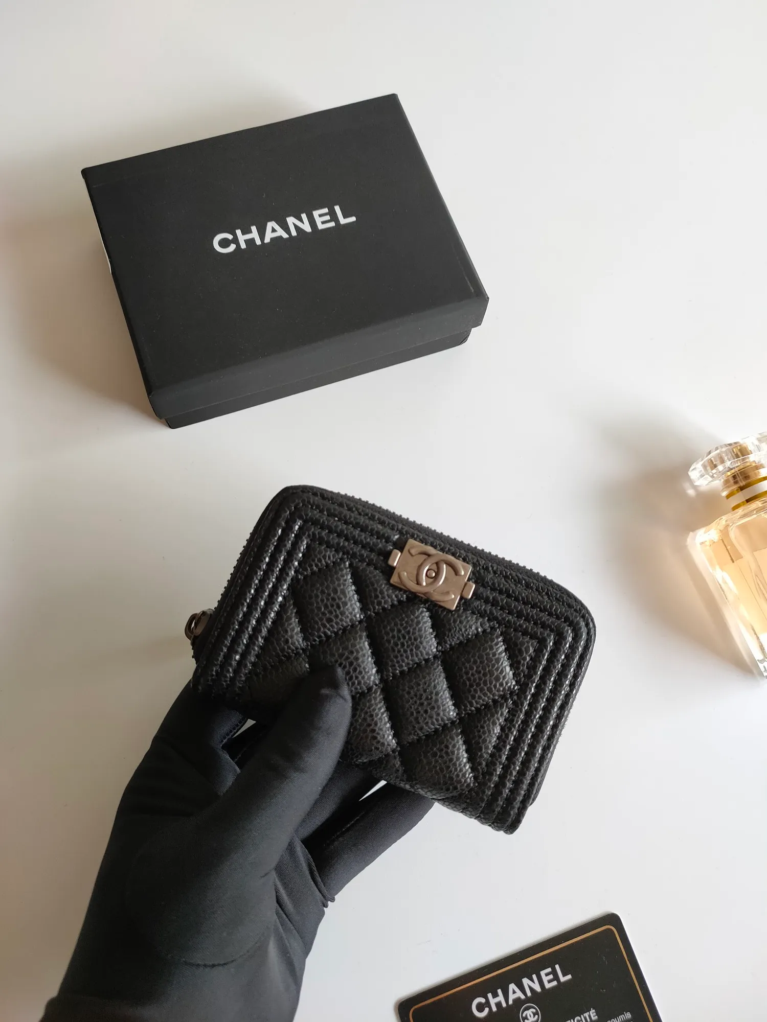 ￥120 Chanel card holder❤Coin purse️❤️Full leather inside and outside. Counter style. Impeccable workmanship details. Adhere to high quality. Style number: A84433 Size: 11.5x8cm