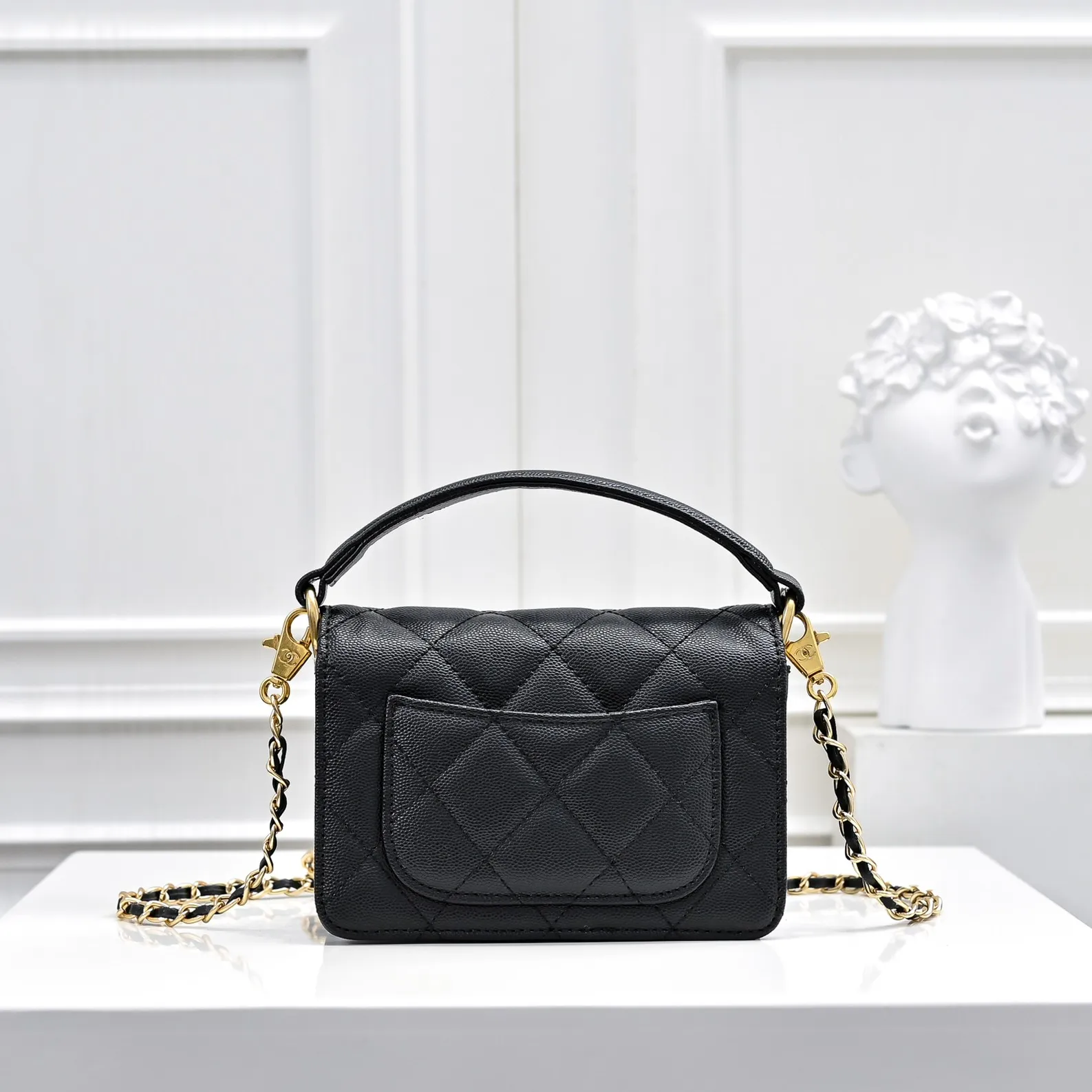 💰410￥Small size👑CHANEL24k new autumn and winter large, medium and small, unique texture of caviar cowhide. It can be carried by hand or cross-body. The shoulder strap is detachable. It can perfectly match every look of yours, whether it is for daily outings or important occasions. Its classicness and elegance make you stand out from the crowd. Small size: 16x11cm, style number: 1212