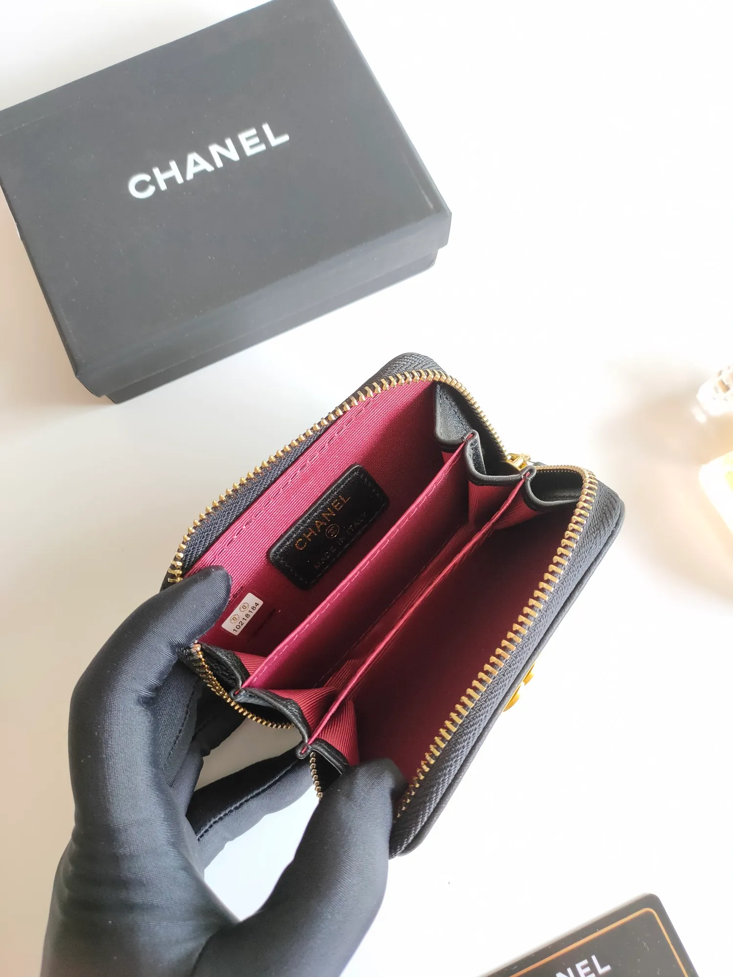 ￥120 Chanel card holder❤Coin purse️❤️Full leather inside and outside. Counter style. Impeccable workmanship details. Adhere to high quality. Style number: A84433 Size: 11.5x8cm