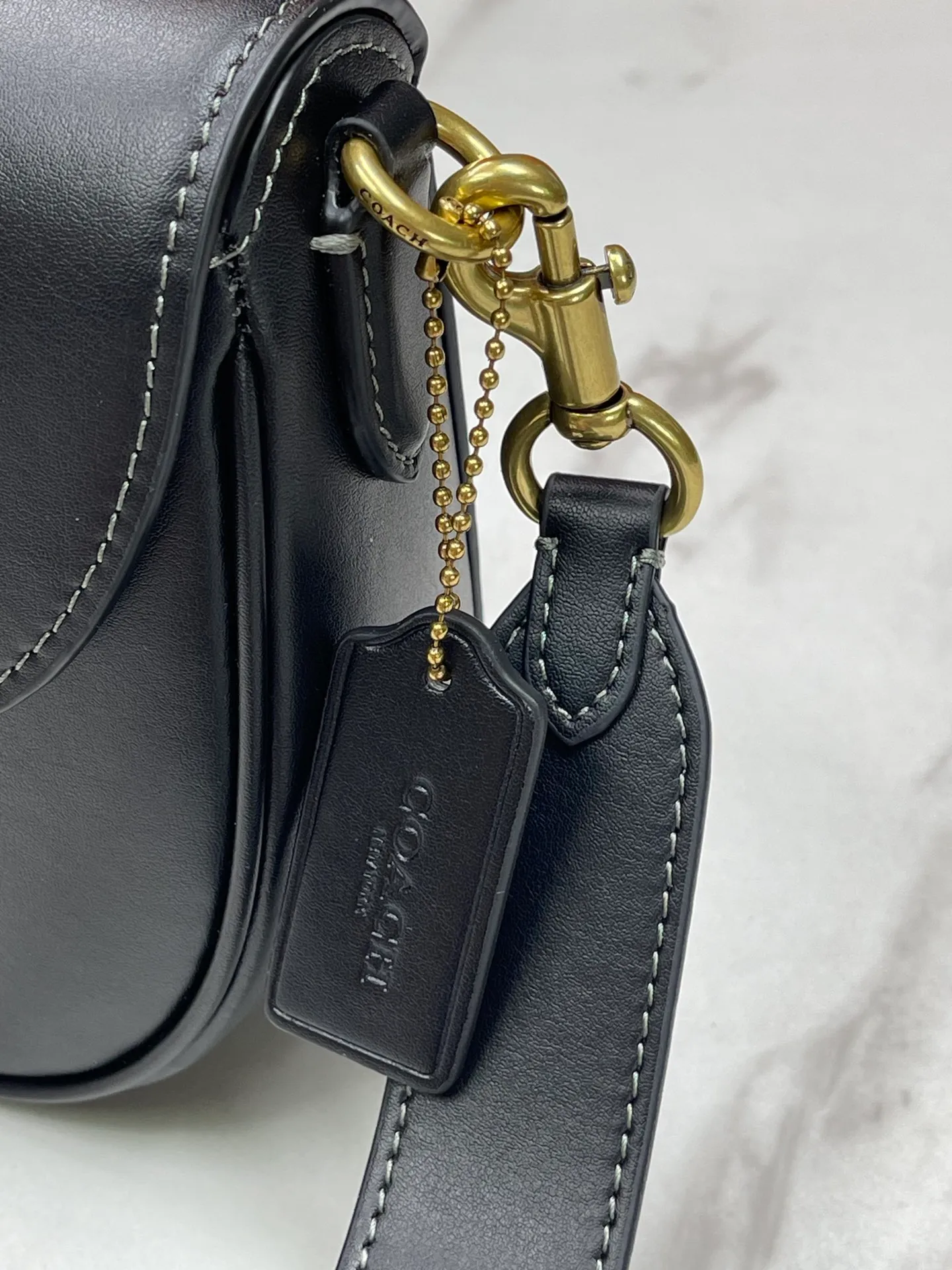 Top original order p440💰 Coach’s new counter synchronization model CM705 HARLER shoulder crossbody bag saddle bag, minimalist and casual, casual and versatile item ~ 22x17.5x6cm