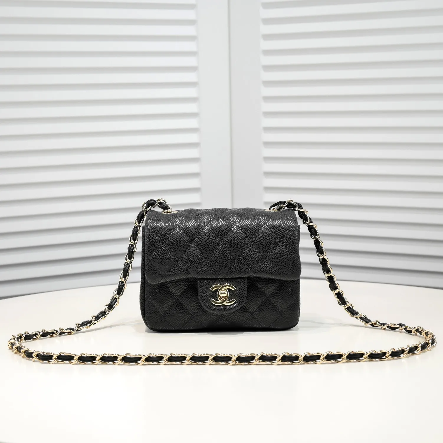 💰310￥Chanel🔺🚴🏼💸Choose high-quality cowhide 🌺Original split version and create one to one 💯The hand feel is first-class, 🌲The design inspired by the camera shape fully embodies perfection! [Qiang] [Qiang] Integrates art and practicality, [Ladybug] Gorgeous and low-key plump 💯📨📨Classic is irresistible, ♒ You have to receive it to understand ✈✈🍭🍭Insist on high quality and low price🐟🐟, model number: 1115, size: 17.5*13*5 cm