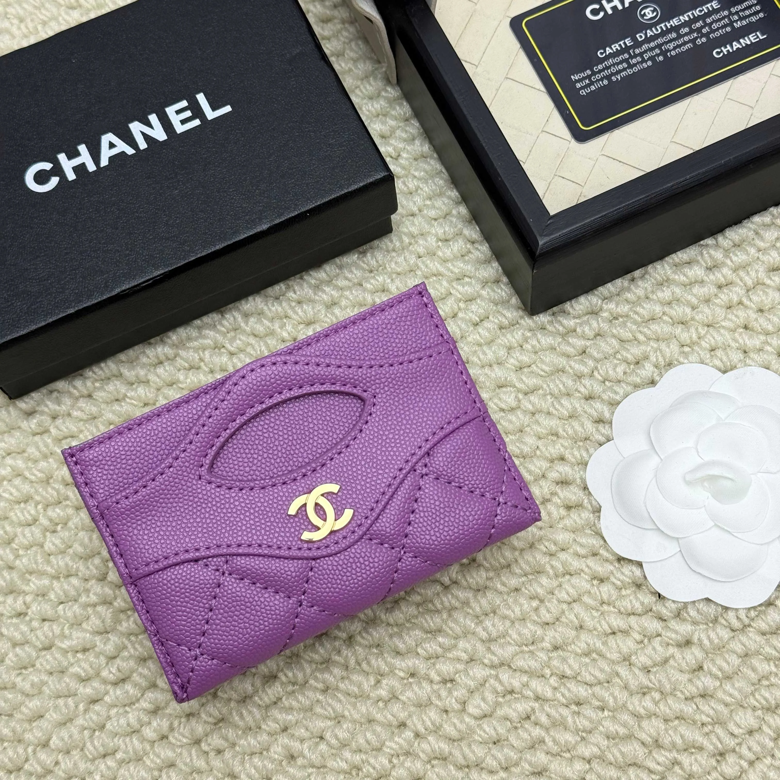 💰110 Chanel's new model, model: AP7776 31 card holder, sheepskin ball pattern. This new 31 card holder comes in several cute pink colors and can hold 6 or 7 cards no problem❣️ Size: 8*11