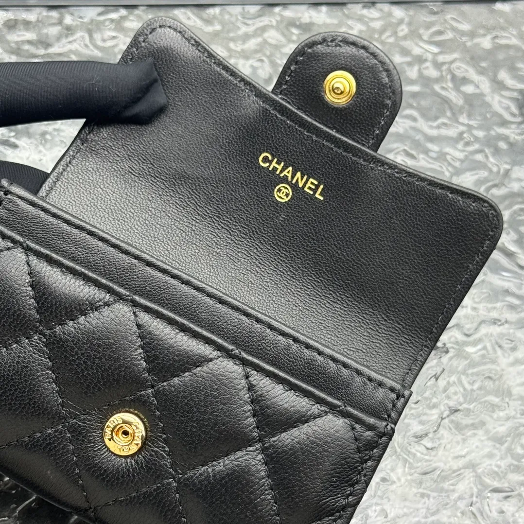 💰130 💎Top quality 💖 𝑪𝑯𝑨𝑵𝑬𝑳 Sheep pattern black/gold 💌 23K classic diamond pattern lambskin Chanel wallet 👛 CHANEL Classic Series Many new cf small card bags have arrived! This card holder has an extra card pocket at the back than the previous classic card holder❤️You can store cards and coins separately😊A very practical coin purse❤️Model number: AP458 Size: 11X7.5X2