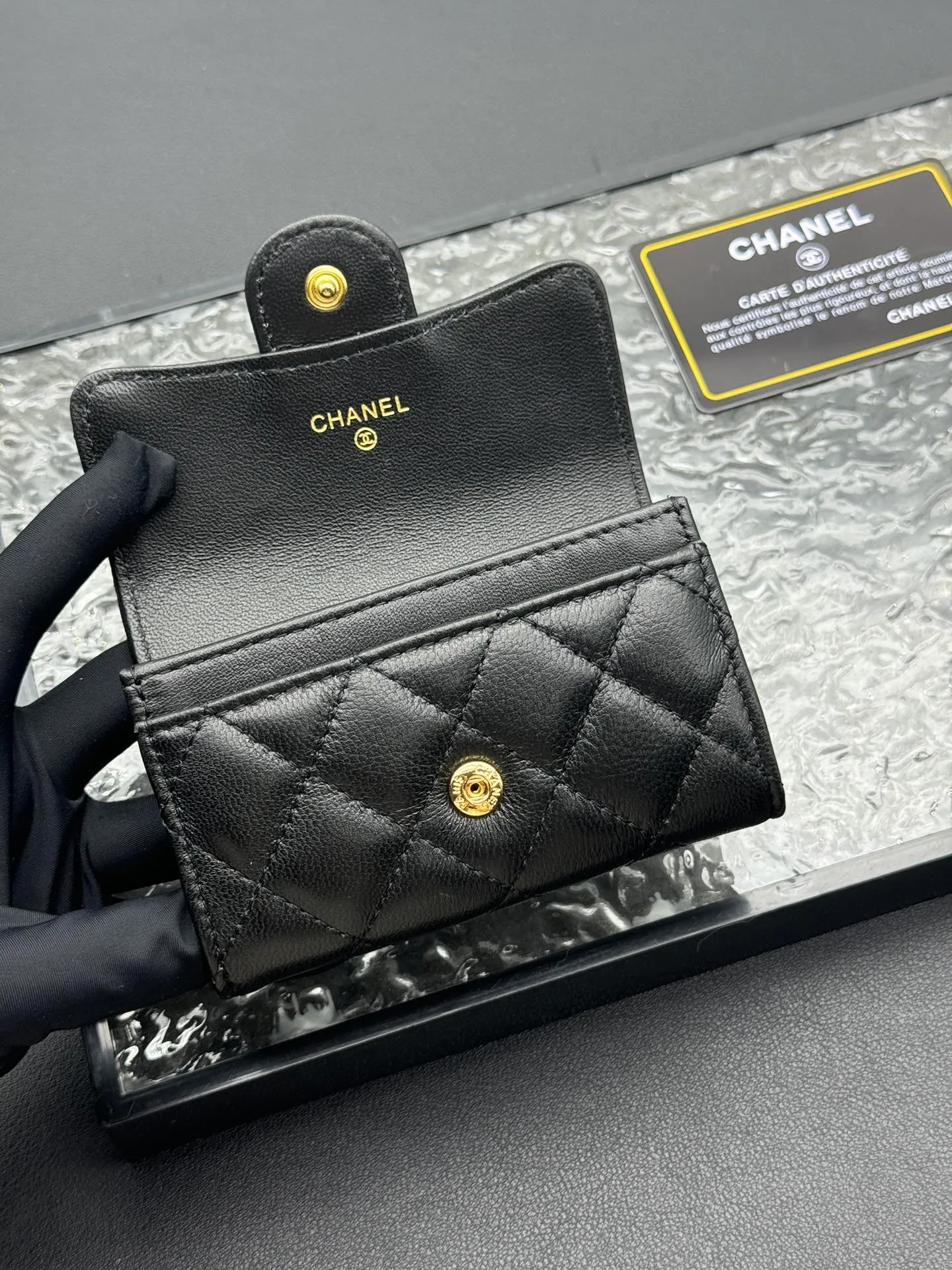 💰130 💎Top quality 💖 𝑪𝑯𝑨𝑵𝑬𝑳 Sheep pattern black/gold 💌 23K classic diamond pattern lambskin Chanel wallet 👛 CHANEL Classic Series Many new cf small card bags have arrived! This card holder has an extra card pocket at the back than the previous classic card holder❤️You can store cards and coins separately😊A very practical coin purse❤️Model number: AP458 Size: 11X7.5X2