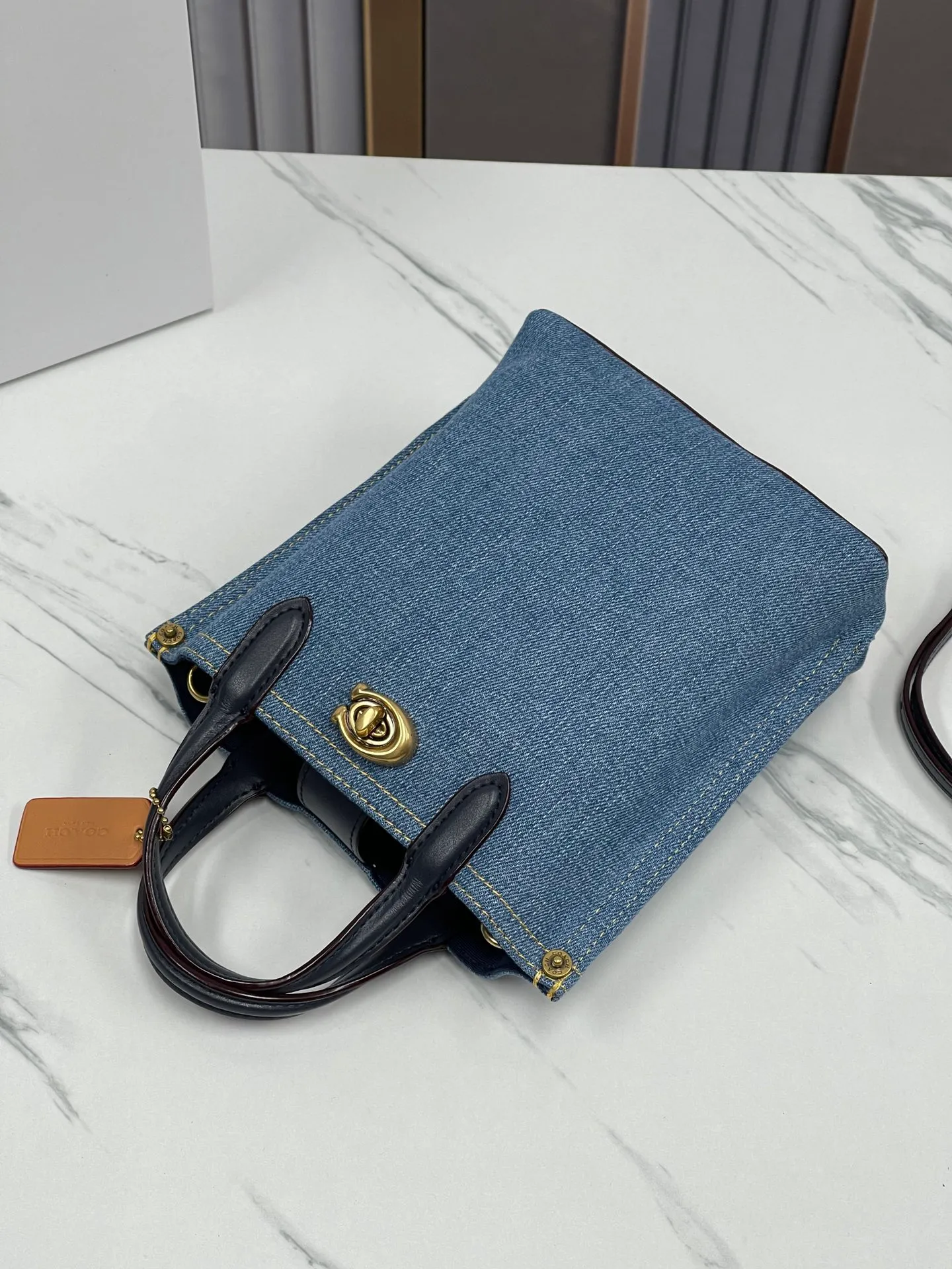 Batch 440💰Coach/Coach new counter 2024 CR676 CR675 new Willow tote bag mini denim/cowhide, the bag has compartments and small girls can completely handle it, size: 16.5