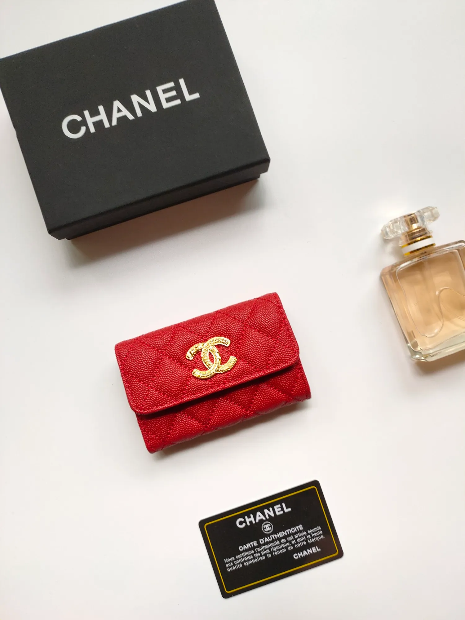 💰140💰 Model AP6118 CHANEL 22k embossed hardware, new double C large lgo with exquisite replica flavor, very beautiful, official website 2023 latest 🆕Card holder Caviar medium ball grain cowhide is scratch-resistant, super glossy, no problem to put about 10 cards, one card can be placed in the cover card slot, and cards + coins can also be placed in the middle It is troublesome to carry a bag that is too big in summer, so it is suitable to put it in a mini bag, which is also convenient to carry in your pocket😍