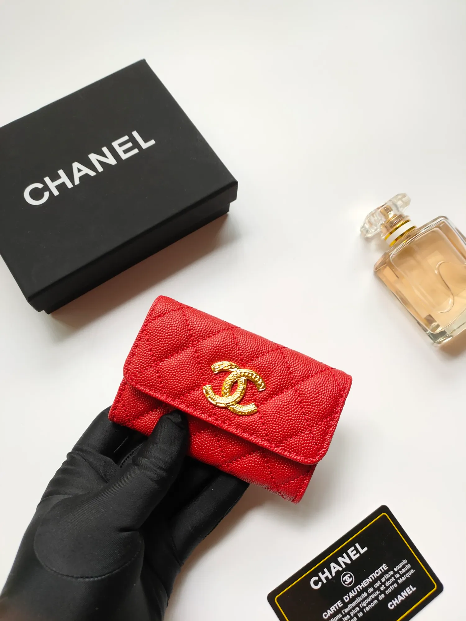 💰140💰 Model AP6118 CHANEL 22k embossed hardware, new double C large lgo with exquisite replica flavor, very beautiful, official website 2023 latest 🆕Card holder Caviar medium ball grain cowhide is scratch-resistant, super glossy, no problem to put about 10 cards, one card can be placed in the cover card slot, and cards + coins can also be placed in the middle It is troublesome to carry a bag that is too big in summer, so it is suitable to put it in a mini bag, which is also convenient to carry in your pocket😍