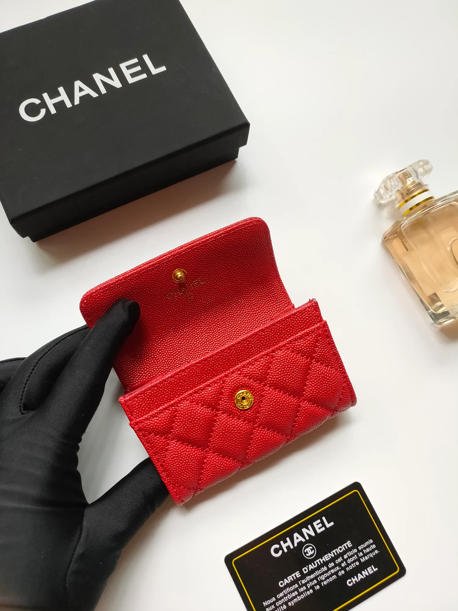 💰140💰 Model AP6118 CHANEL 22k embossed hardware, new double C large lgo with exquisite replica flavor, very beautiful, official website 2023 latest 🆕Card holder Caviar medium ball grain cowhide is scratch-resistant, super glossy, no problem to put about 10 cards, one card can be placed in the cover card slot, and cards + coins can also be placed in the middle It is troublesome to carry a bag that is too big in summer, so it is suitable to put it in a mini bag, which is also convenient to carry in your pocket😍