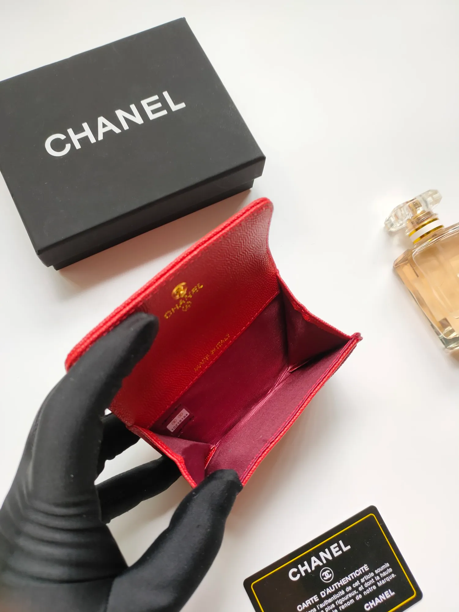 💰140💰 Model AP6118 CHANEL 22k embossed hardware, new double C large lgo with exquisite replica flavor, very beautiful, official website 2023 latest 🆕Card holder Caviar medium ball grain cowhide is scratch-resistant, super glossy, no problem to put about 10 cards, one card can be placed in the cover card slot, and cards + coins can also be placed in the middle It is troublesome to carry a bag that is too big in summer, so it is suitable to put it in a mini bag, which is also convenient to carry in your pocket😍
