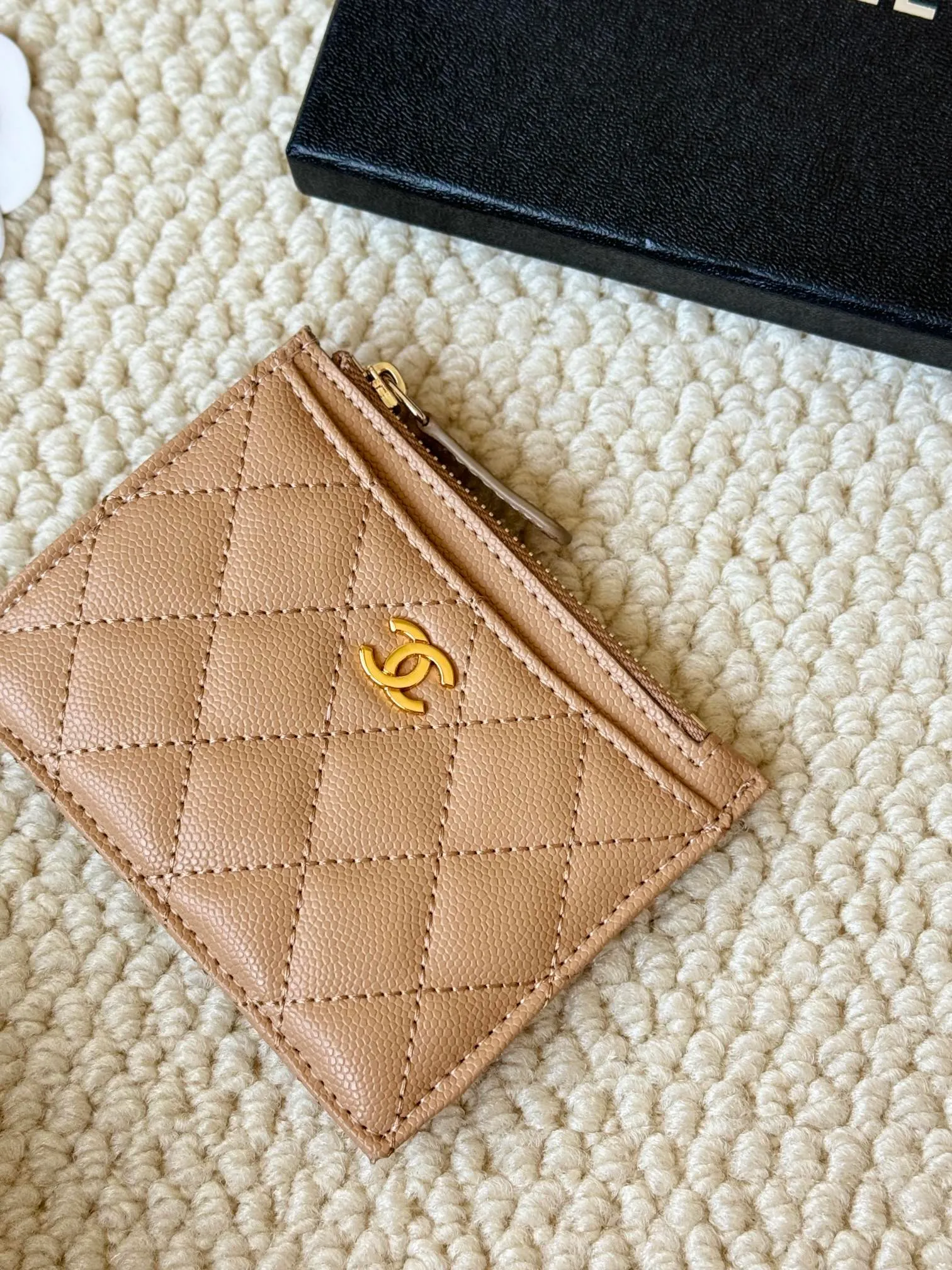 💰120 Chanel single-pull card holder can hold four cards and change, can be held in hand, can be put in the bag, easy to store, small and cute mini card holder, made of cowhide, model number A84105, size: 9x11.5cm​