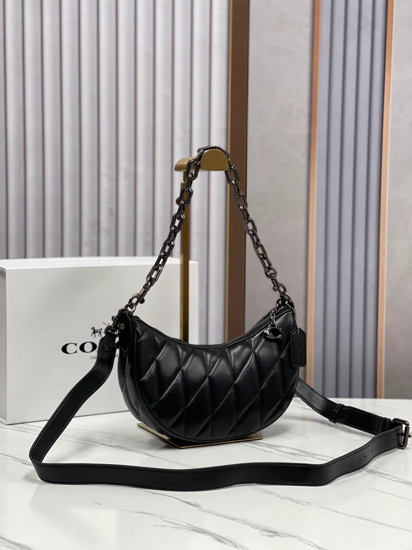 Batch 460💰COACH/Coach’s new women’s bag armpit bag PILLOW quilted MIRA shoulder bag model CP396. Dimensions 23×16×6.