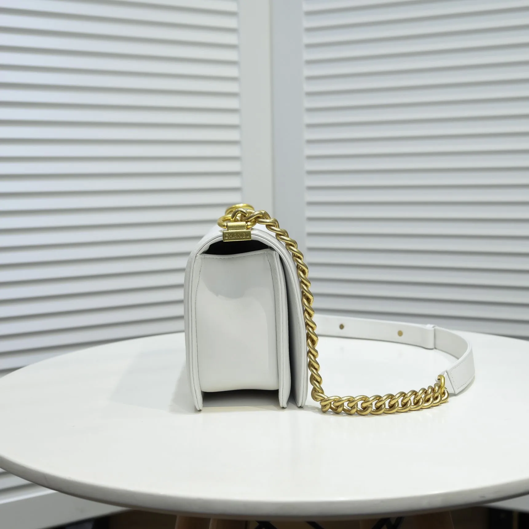 💰420￥ (Full sheepskin with original hardware) [Smile] Chanel Chanel 👑 Lambskin [Lightning] Thickened electroplated hardware accessories 🌈 Workmanship is comparable to the original order 💪 The bottom can be pinched Marks rebound, absolutely spot-on, real-life photos, fashionable and durable💪💪High-end quality, no pressure in and out of the drill cabinet💏, size 25*15*8cm, model number: 67086 gold V grid