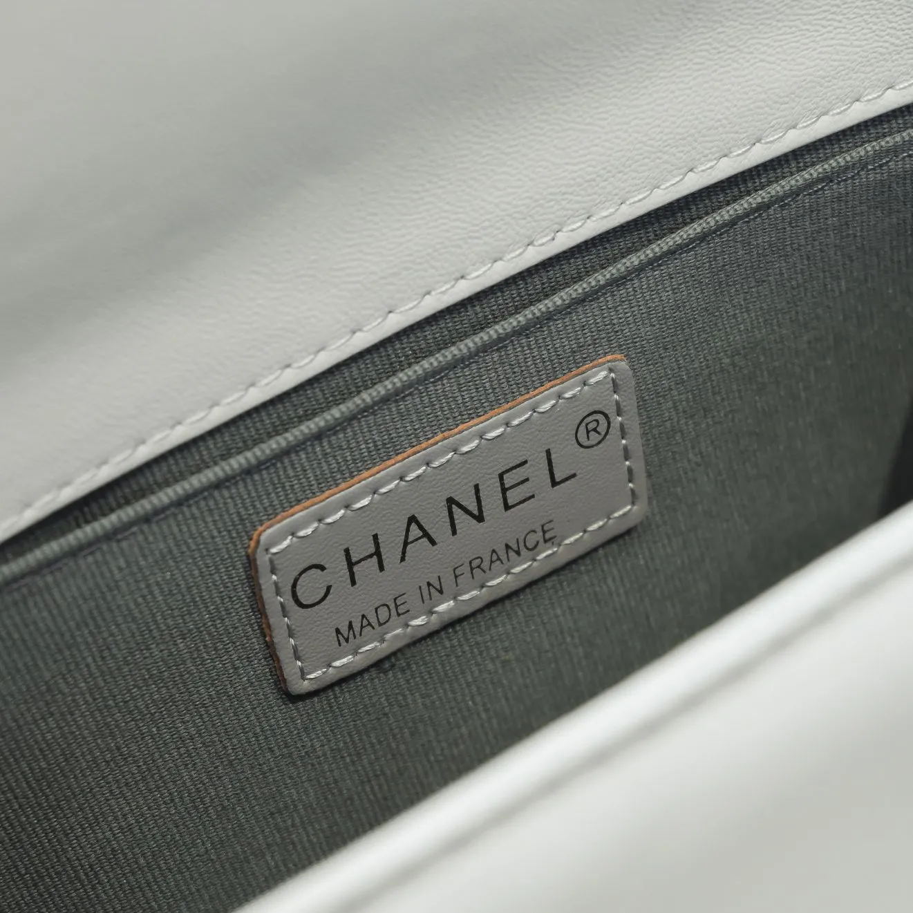 💰420￥ (Full sheepskin with original hardware) [Smile] Chanel Chanel 👑 Lambskin [Lightning] Thickened electroplated hardware accessories 🌈 Workmanship is comparable to the original order 💪 The bottom can be pinched Marks rebound, absolutely spot-on, real-life photos, fashionable and durable💪💪High-end quality, no pressure in and out of the drill cabinet💏, size 25*15*8cm, model number: 67086 gold V grid
