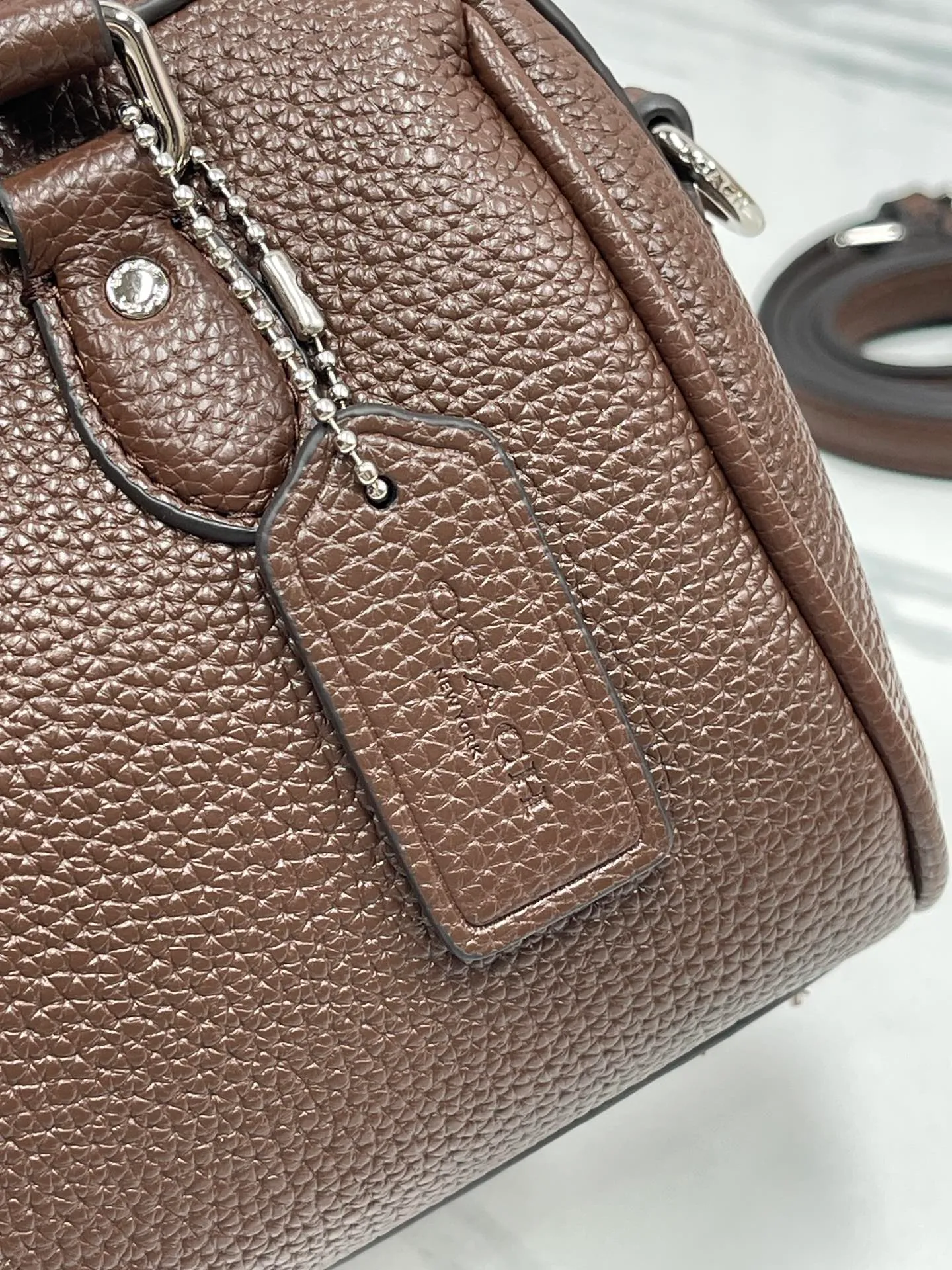 Top original order, batch 400💰COACH/Coach new new color model CW328 women's MINI ROWAN hand-held shoulder crossbody bag Boston small size. Dimensions 16.5×11×9. .