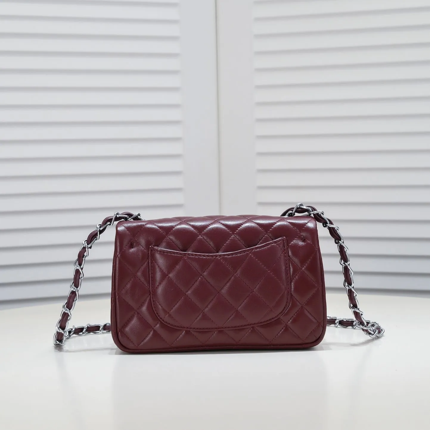 💰320￥Maroon CF versatile lambskin🌹 Chanel💃🏻‼ ️Eternal classic style [shy] noble temperament💃🏻favorite of celebrities🌟soft leather and high-end👍counter hardware exquisite workmanship to reject flaws [strong] both dazzling and feminine 😝[strong] luxurious and durable🌟Size: 20*14*7cm Style number: 1116
