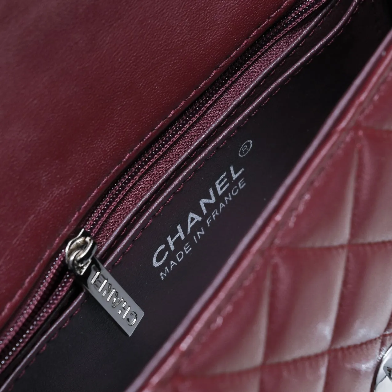 💰320￥Maroon CF versatile lambskin🌹 Chanel💃🏻‼ ️Eternal classic style [shy] noble temperament💃🏻favorite of celebrities🌟soft leather and high-end👍counter hardware exquisite workmanship to reject flaws [strong] both dazzling and feminine 😝[strong] luxurious and durable🌟Size: 20*14*7cm Style number: 1116