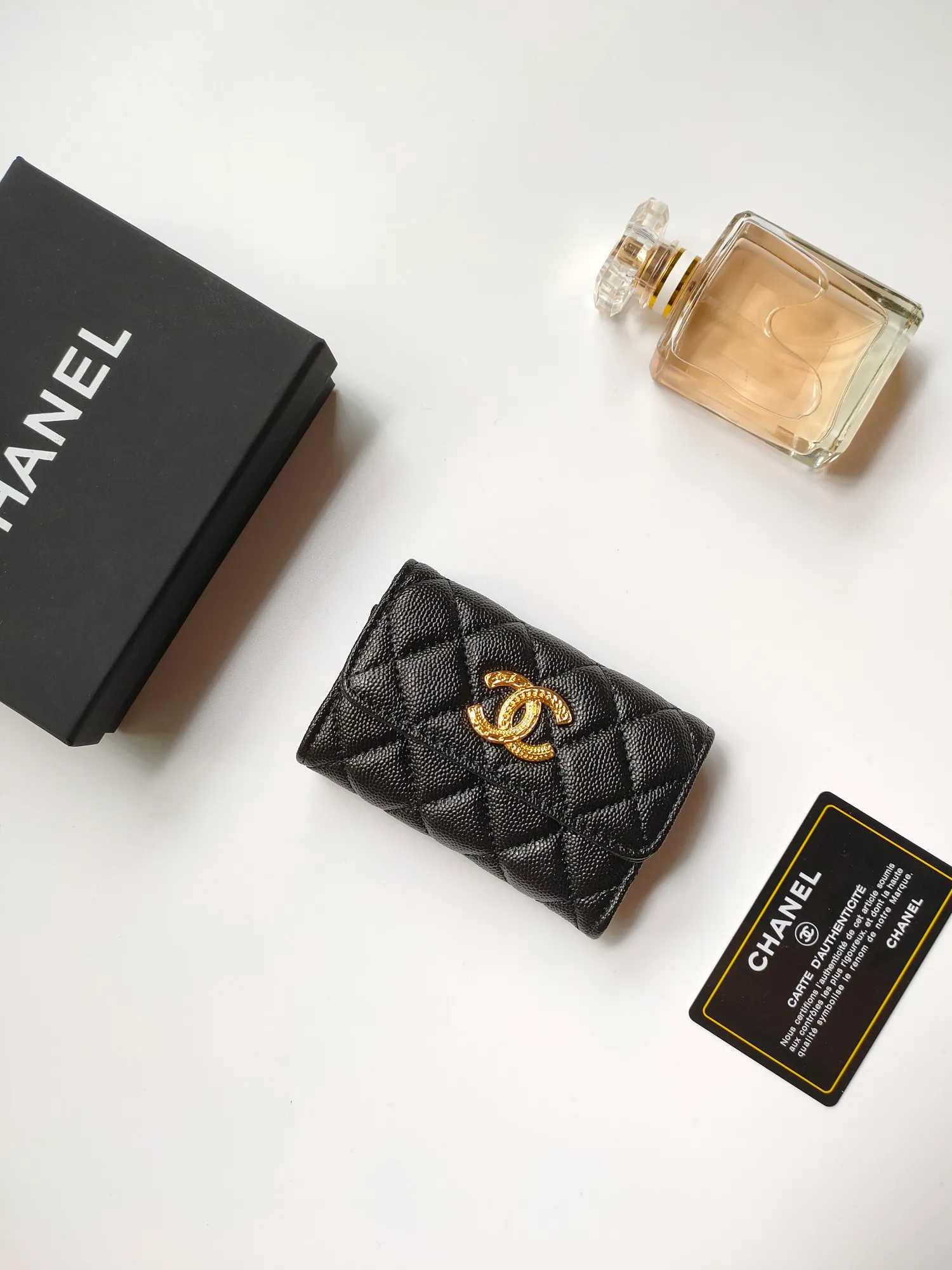 💰140💰 Model AP6118 CHANEL 22k embossed hardware, new double C large lgo with exquisite replica flavor, very beautiful, official website 2023 latest 🆕Card holder Caviar medium ball grain cowhide is scratch-resistant, super glossy, no problem to put about 10 cards, one card can be placed in the cover card slot, and cards + coins can also be placed in the middle It is troublesome to carry a bag that is too big in summer, so it is suitable to put it in a mini bag, which is also convenient to carry in your pocket😍