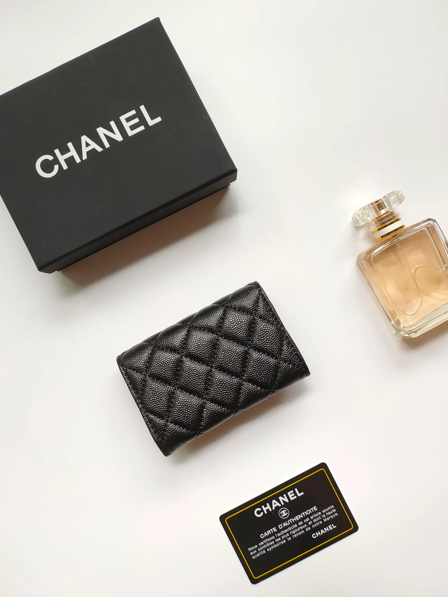 💰140💰 Model AP6118 CHANEL 22k embossed hardware, new double C large lgo with exquisite replica flavor, very beautiful, official website 2023 latest 🆕Card holder Caviar medium ball grain cowhide is scratch-resistant, super glossy, no problem to put about 10 cards, one card can be placed in the cover card slot, and cards + coins can also be placed in the middle It is troublesome to carry a bag that is too big in summer, so it is suitable to put it in a mini bag, which is also convenient to carry in your pocket😍