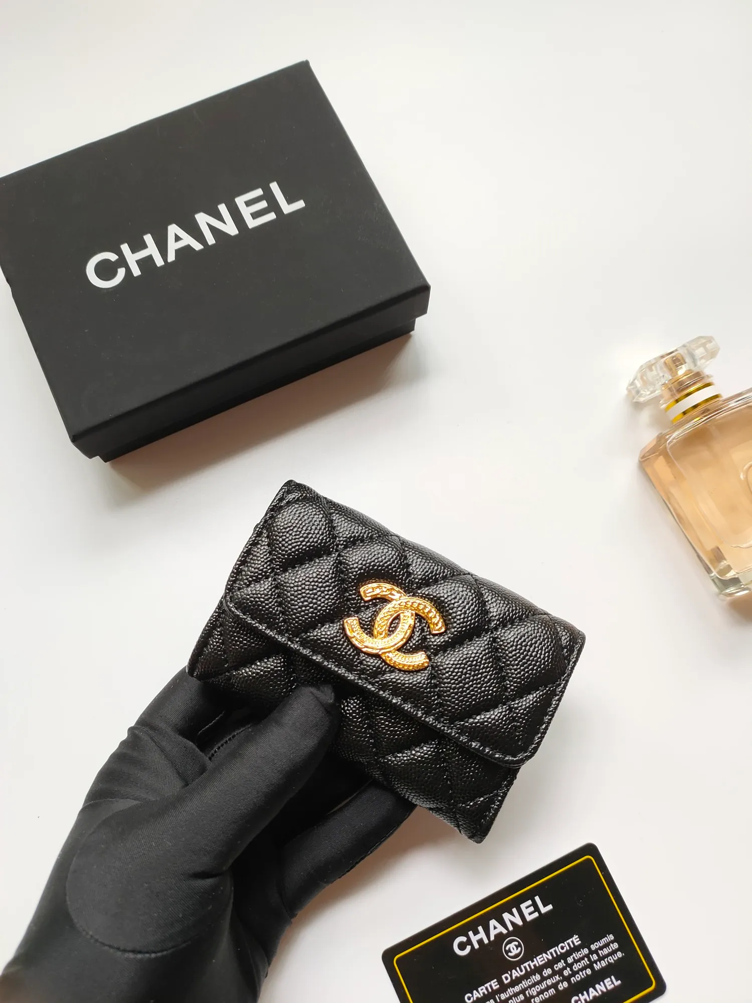 💰140💰 Model AP6118 CHANEL 22k embossed hardware, new double C large lgo with exquisite replica flavor, very beautiful, official website 2023 latest 🆕Card holder Caviar medium ball grain cowhide is scratch-resistant, super glossy, no problem to put about 10 cards, one card can be placed in the cover card slot, and cards + coins can also be placed in the middle It is troublesome to carry a bag that is too big in summer, so it is suitable to put it in a mini bag, which is also convenient to carry in your pocket😍