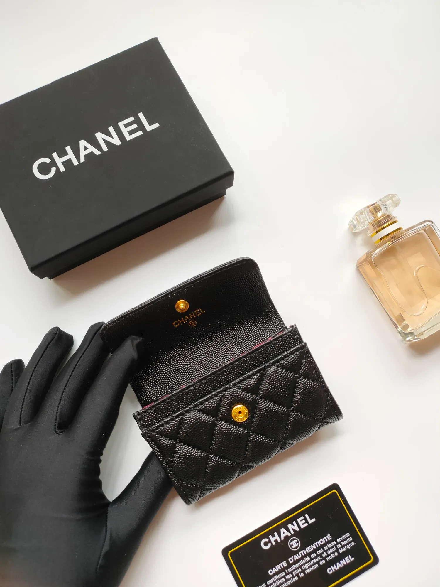 💰140💰 Model AP6118 CHANEL 22k embossed hardware, new double C large lgo with exquisite replica flavor, very beautiful, official website 2023 latest 🆕Card holder Caviar medium ball grain cowhide is scratch-resistant, super glossy, no problem to put about 10 cards, one card can be placed in the cover card slot, and cards + coins can also be placed in the middle It is troublesome to carry a bag that is too big in summer, so it is suitable to put it in a mini bag, which is also convenient to carry in your pocket😍