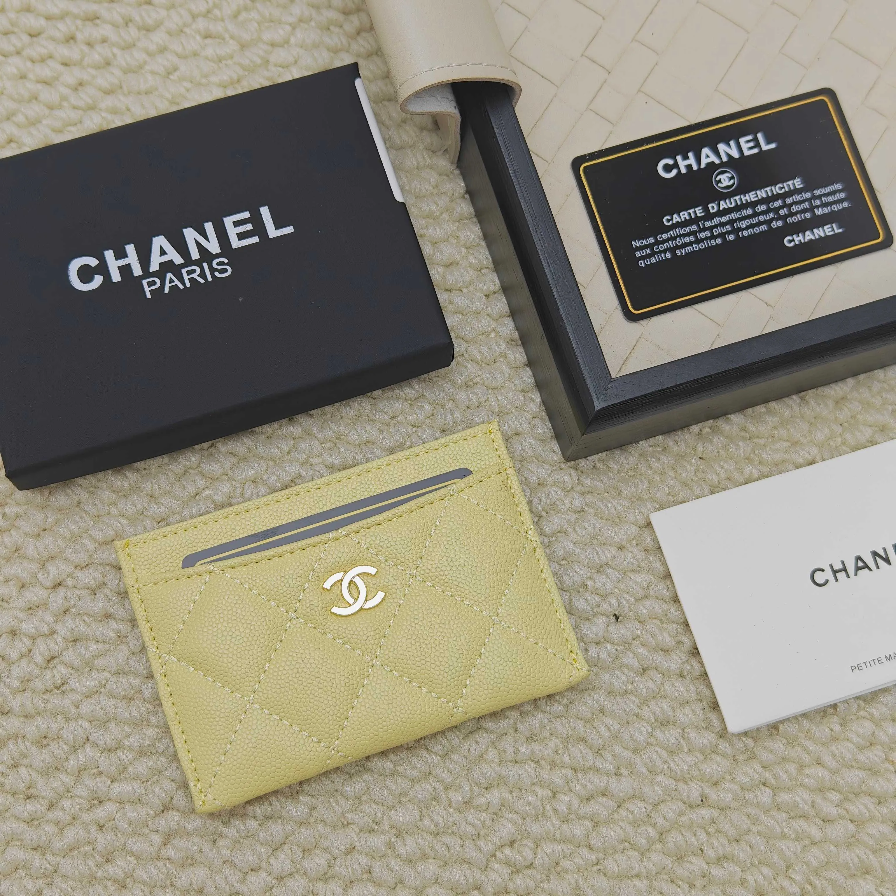 💰100Chanel Chanel counter classic card holder Model number: AP456 Made of cowhide caviar, a classic and timeless mini card holder. Super cute😍 Size: 7.5×11.2×0.5cm Fine workmanship and high-end quality