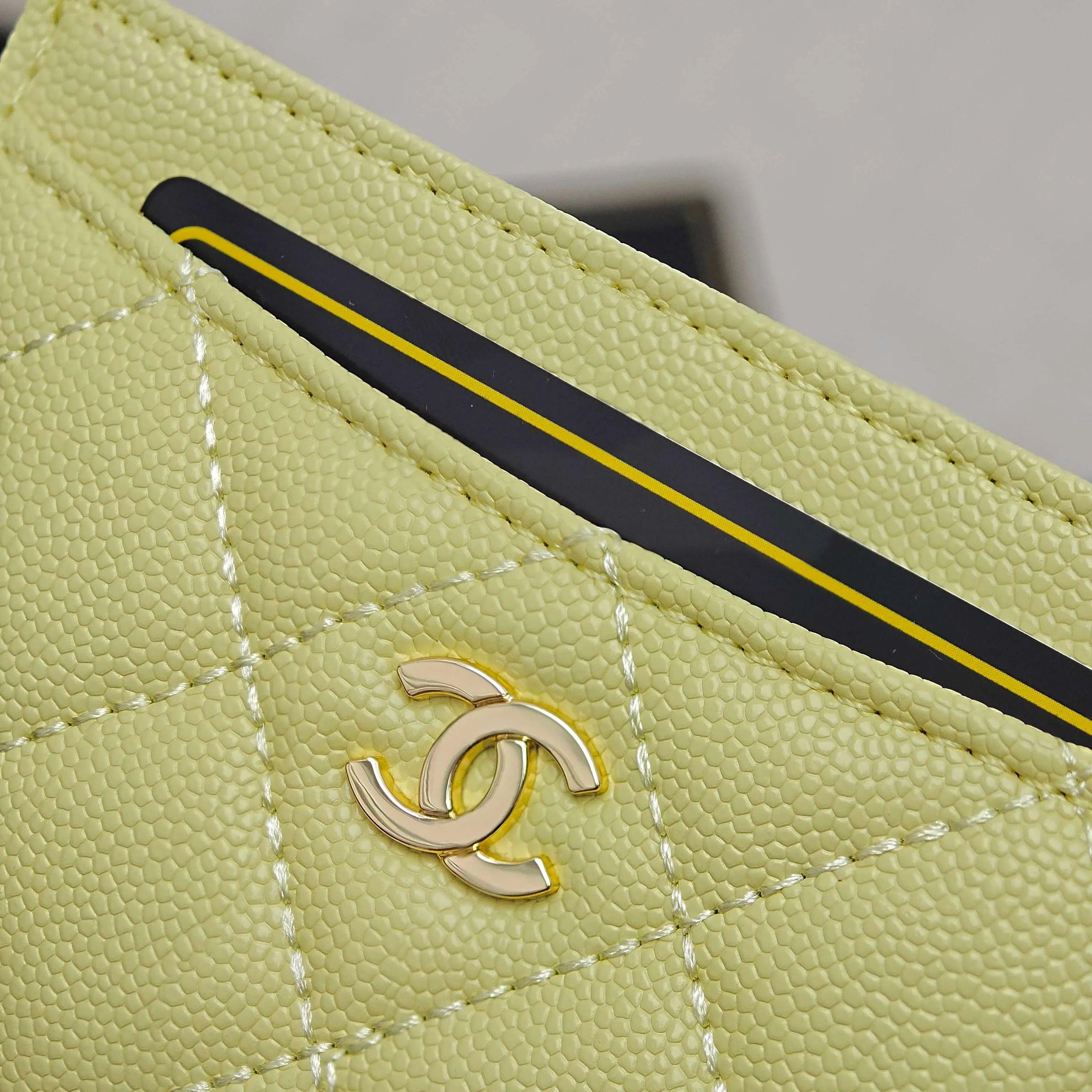 💰100Chanel Chanel counter classic card holder Model number: AP456 Made of cowhide caviar, a classic and timeless mini card holder. Super cute😍 Size: 7.5×11.2×0.5cm Fine workmanship and high-end quality