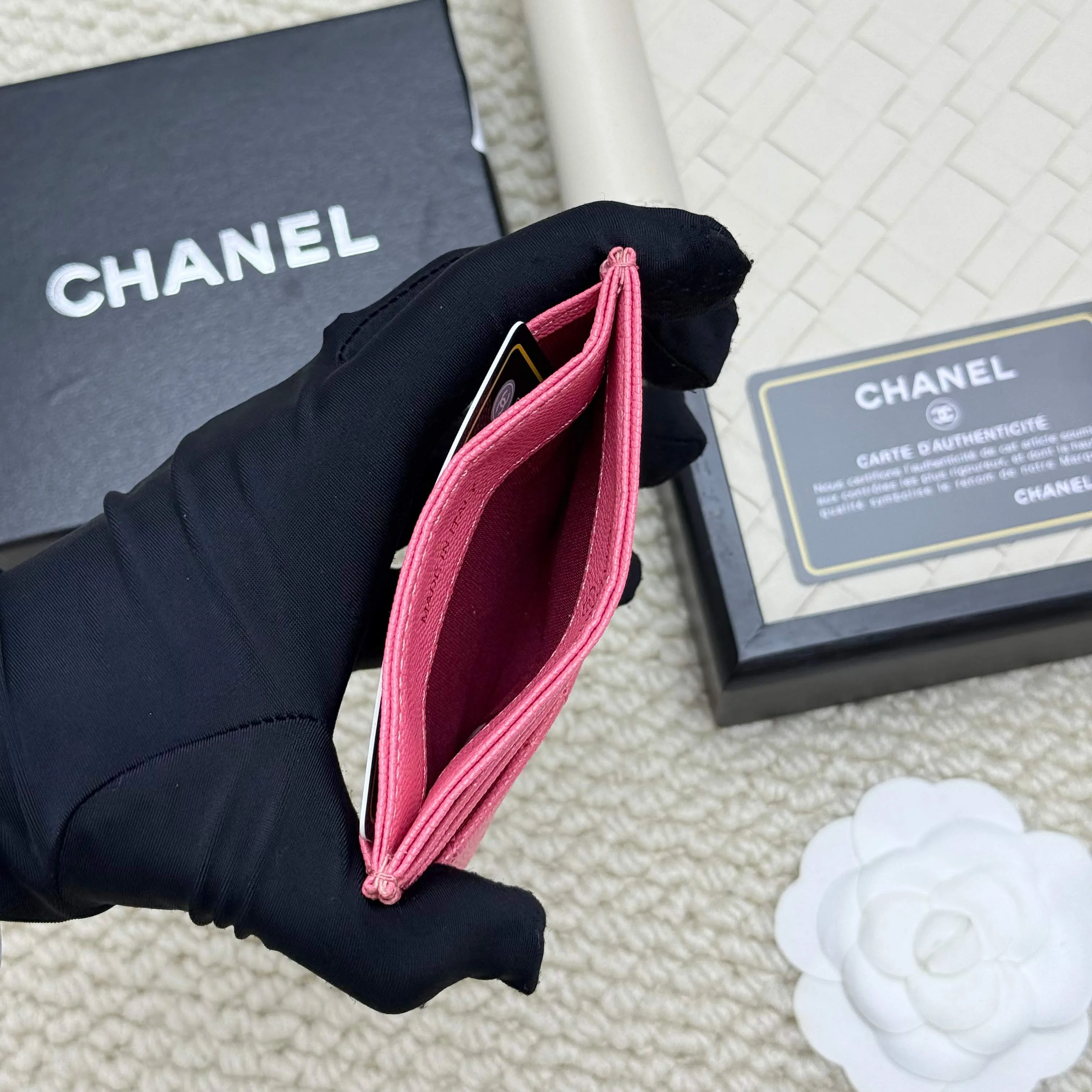 💰110 chanel 2025 new product card holder lambskin, seven card slots, can hold change, imported Italian lambskin + hardware logo, so beautiful, love it. The color is as shown in the picture, easy and fast storage, mini card holder No.: 4472 Size: w11×h10cm