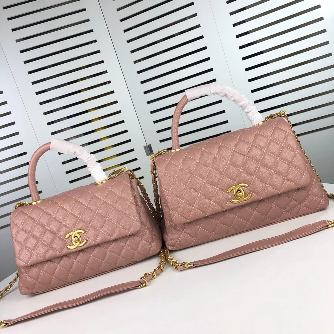 💰440￥Large pink Chanel💥Unique design buckle flap bag that can be used as a shoulder or hand carry🙌Purchased imported first-layer cowhide🐂Pebbled grainⓂ️Unique material with upgraded version of fully imported gilt hardware💍💍💍Top Top-notch masters😜Purely handcrafted and meticulously crafted😏You can dress up with a high-end [Chanel] to make you graceful and radiant💃Forever fashionable Style number: 92992, size: 28*17*9,