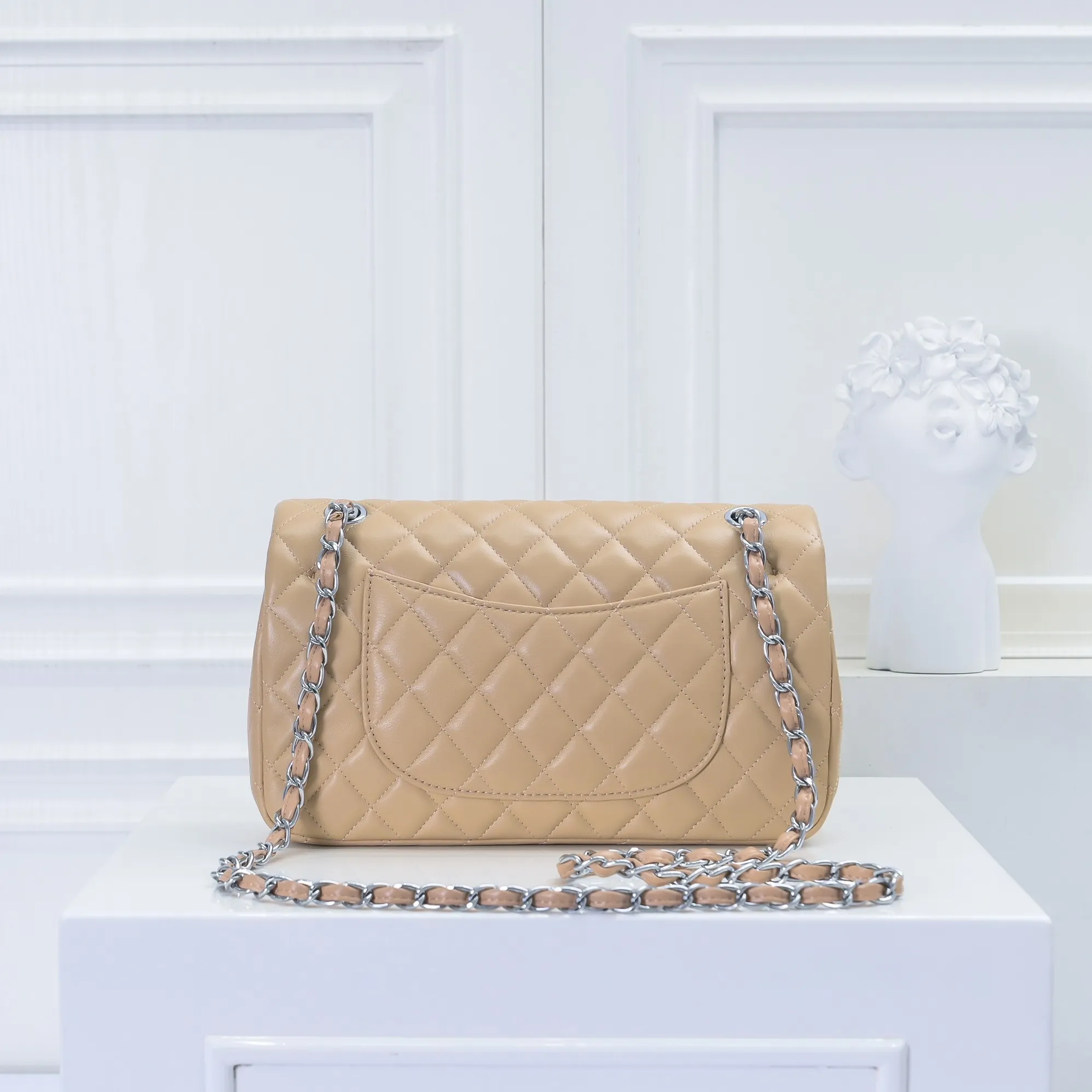 💰420￥Chanel🔥Exclusive quality real shot shipment✈️Official website updated simultaneously👑Chanel sheep pattern classic style with original hardware, summer style is coming💋CHANEL ‼ ️Crossbody bag, sheepskin with red lining🌸‼ ️ 🙈Fashion new favorite🙈 Size: 25.5*16*6.5. Style number: 1112 sheepskin