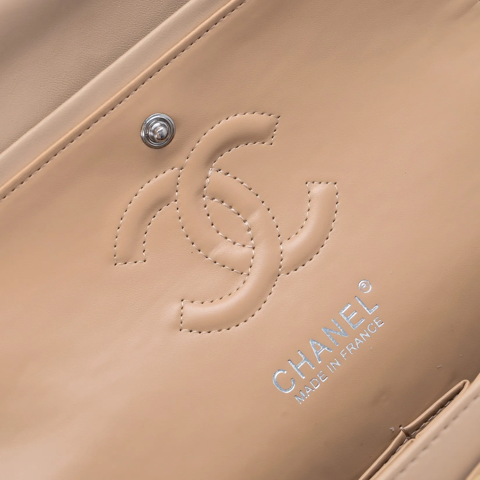 💰420￥Chanel🔥Exclusive quality real shot shipment✈️Official website updated simultaneously👑Chanel sheep pattern classic style with original hardware, summer style is coming💋CHANEL ‼ ️Crossbody bag, sheepskin with red lining🌸‼ ️ 🙈Fashion new favorite🙈 Size: 25.5*16*6.5. Style number: 1112 sheepskin