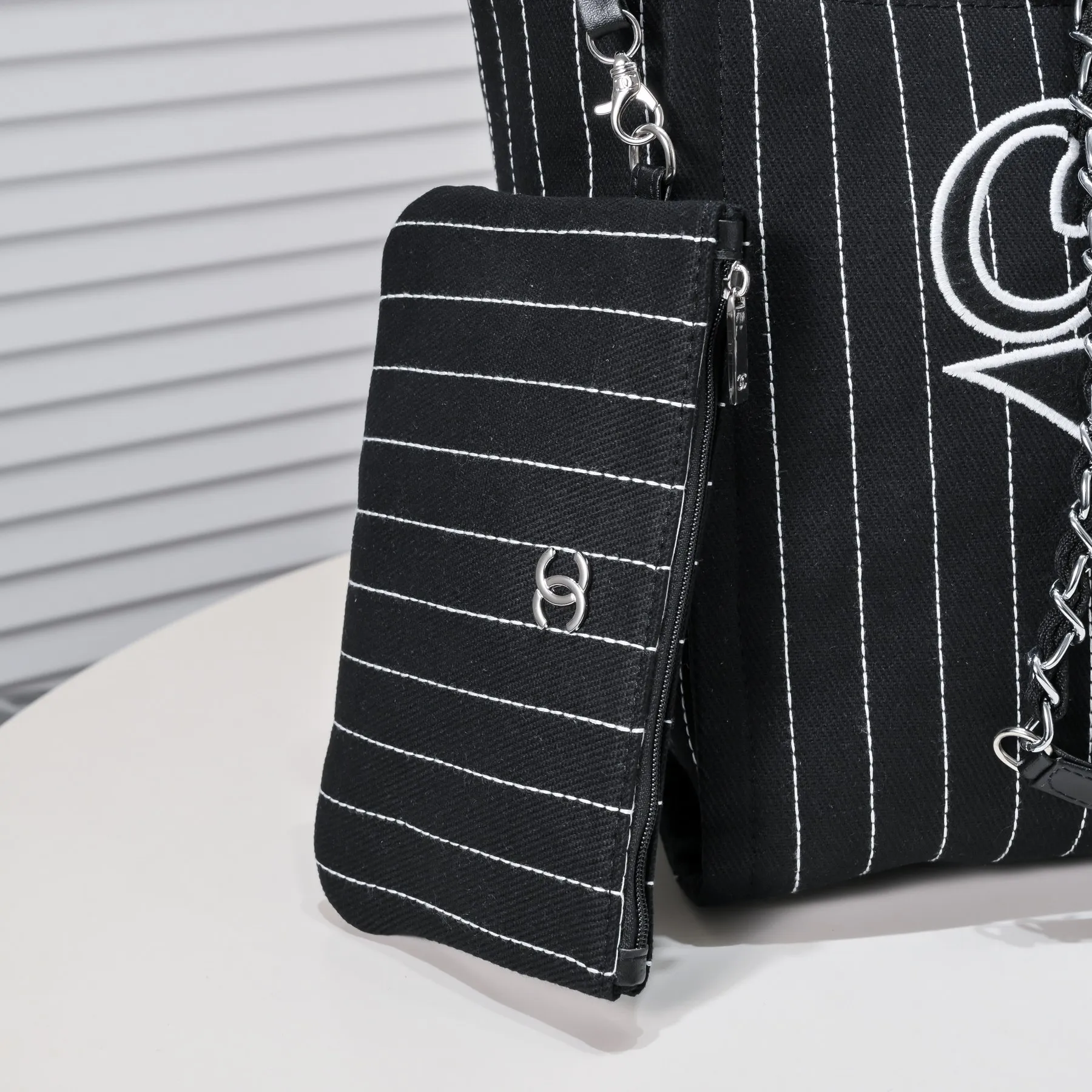 💰420￥Black👑Chanel 2023 new beach bag denim bag🎉🎉Women's shoulder portable shopping bag large capacity mommy fashion simple chain bag✅✅✅👍👍 Style number: 67178-8 Size: top width 48/bottom width 38/height 30/thickness 14 cm
