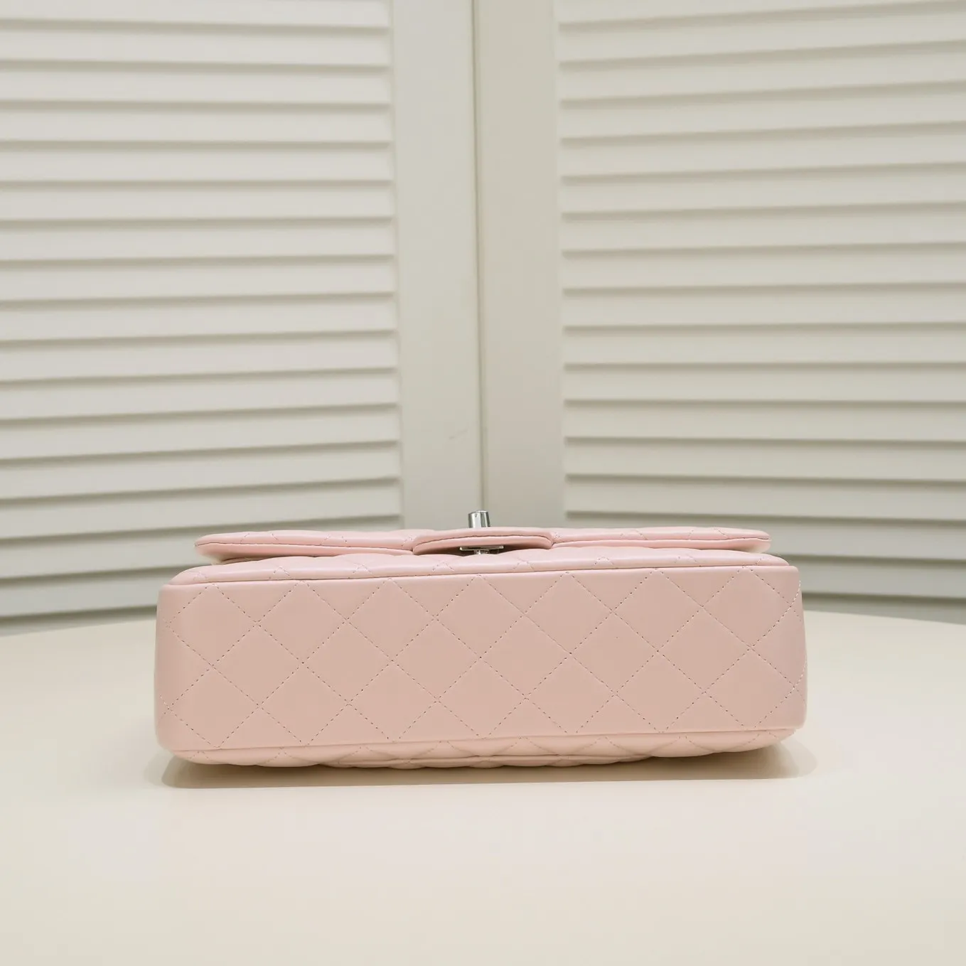 💰400￥Pink Chanel🔥Exclusive quality real shot shipment✈️Official website updated simultaneously👑Chanel sheep pattern classic style with original hardware, summer style is coming💋CHANEL ‼ ️Crossbody bag, sheepskin with red lining🌸‼ ️ 🙈Fashion new favorite🙈 Size: 25.5*16*6.5. Style number: 1112 sheepskin