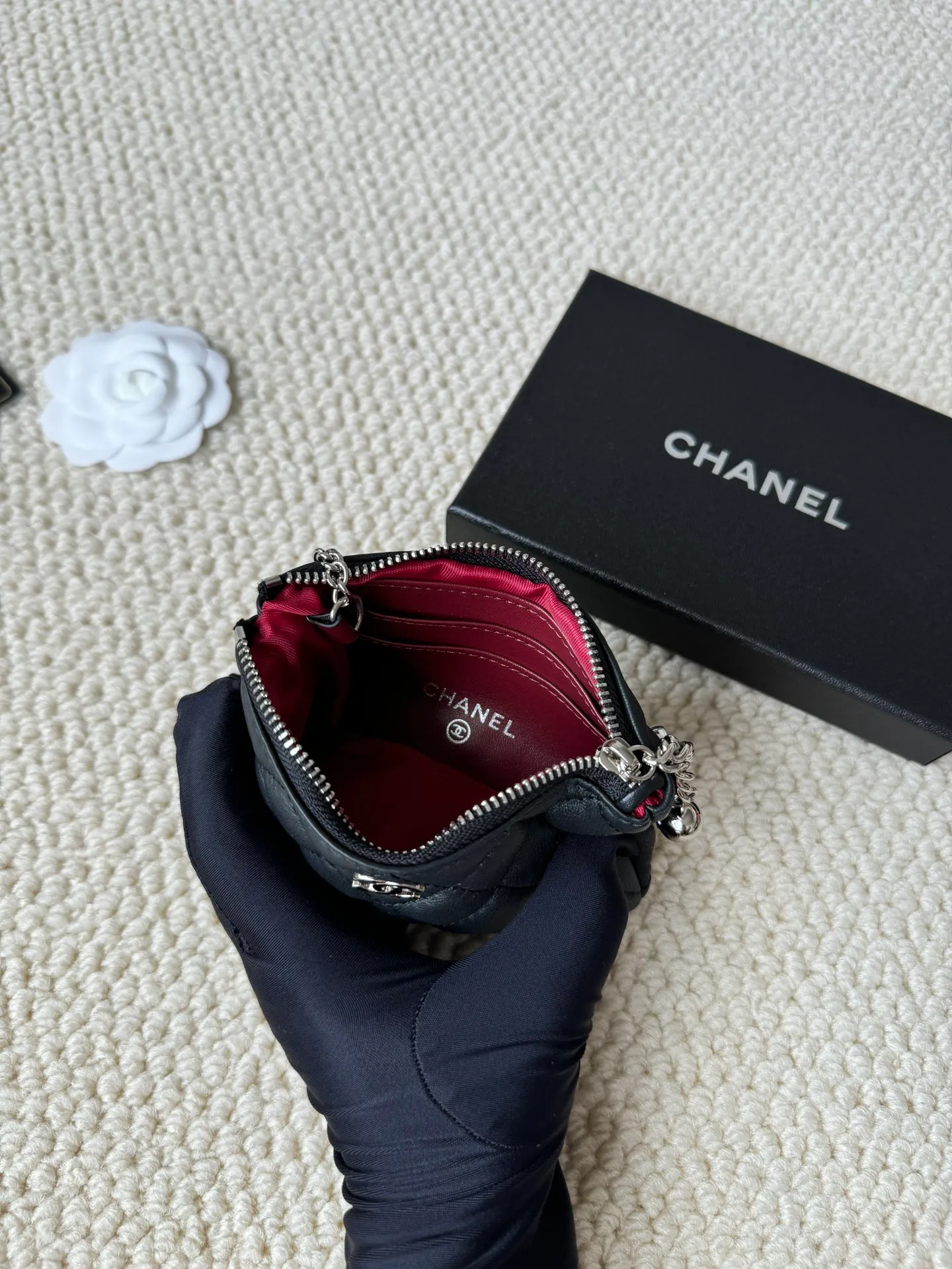💰130 chanel sheepskin pendant coin purse💦 Model No.: A50168 Classic small carry-on bag, one of the most practical bags in the era of mobile payment, cards, change, key and lipstick in one package, cute, practical and connotative, nice card holder, key bag, coin purse, lipstick bag. Reference size: 9.5×15×0.5cm