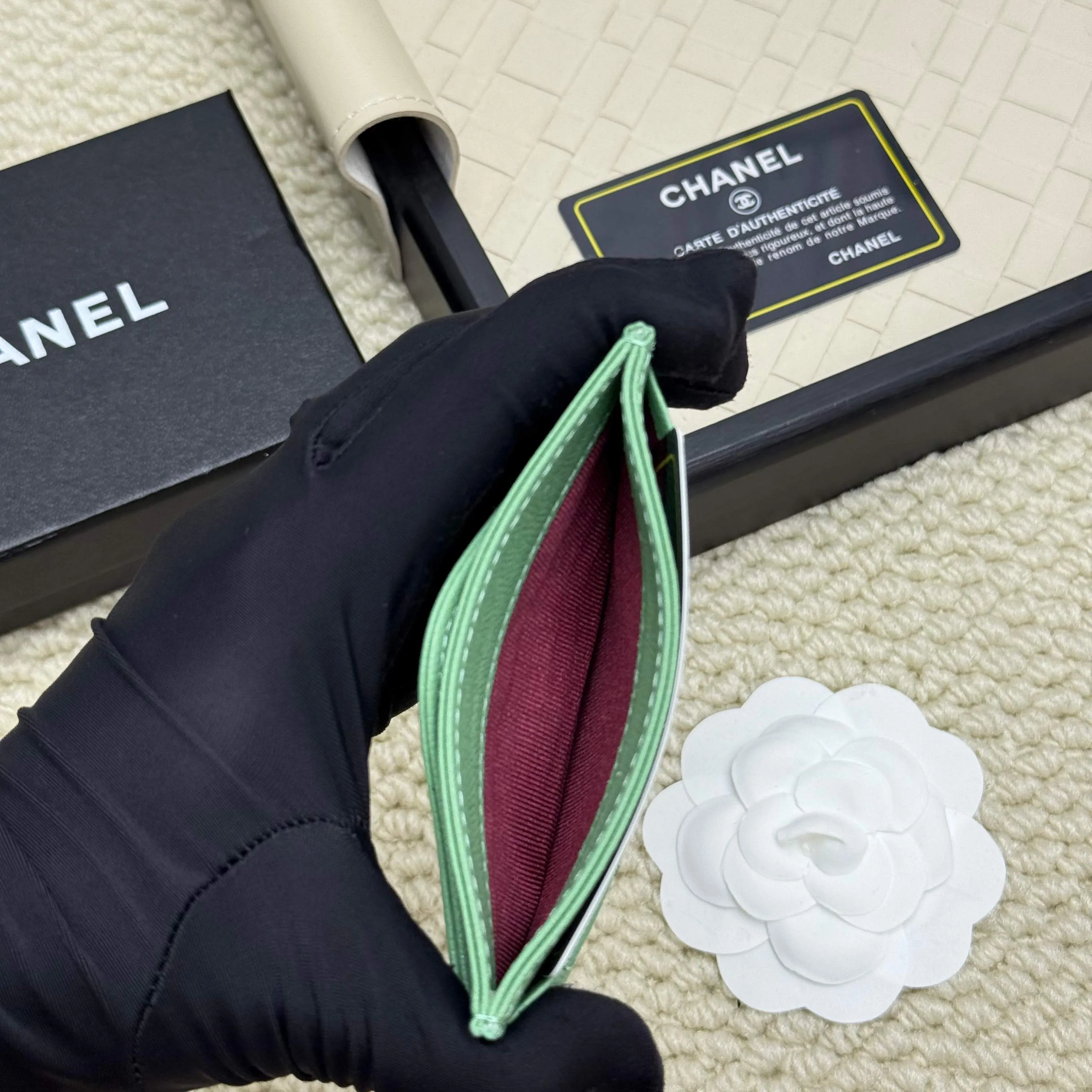 💰110 Chanel's new model, model: AP7776 31 card holder, sheepskin ball pattern. This new 31 card holder comes in several cute pink colors and can hold 6 or 7 cards no problem❣️ Size: 8*11