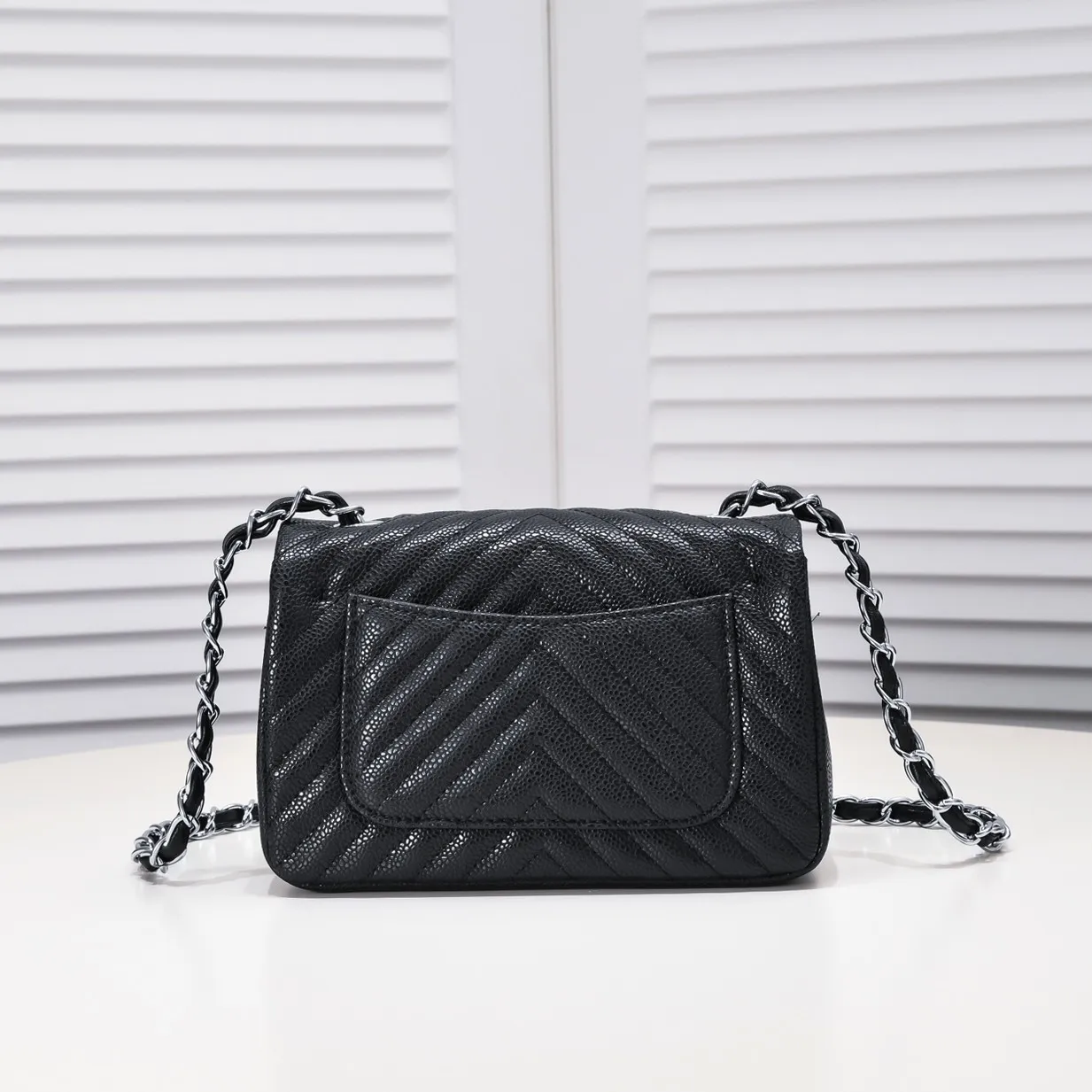 💰320￥Chanel mini small shoulder crossbody bag ✨Caviar cowhide, small and charming appearance design is similar to the CF style [hug] paired with a long Chanel chain shoulder strap, making little girls elegant and charming when going out [shy] full rhombus, straight lines, model number: 1116V caviar size: 20*12*7cm