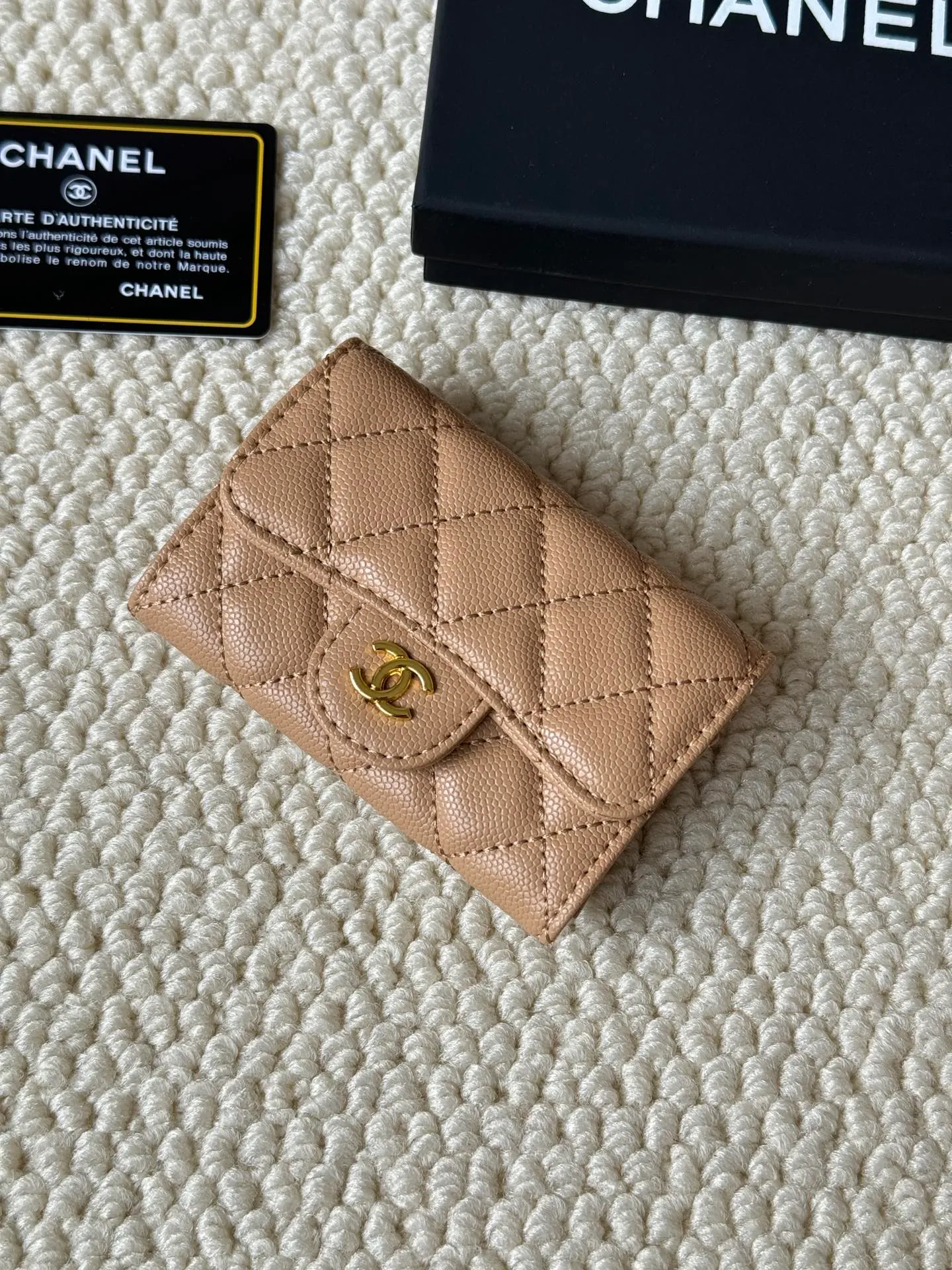 💰120 Style number: AP458chanel The most classic card holder, coin purse, Chanel classic flap card holder. Caviar cowhide, card holder and coin purse in one, with slip pocket on the back. Style number: AP458 Dimensions: 7.5 × 11.3 × 2.1 cm