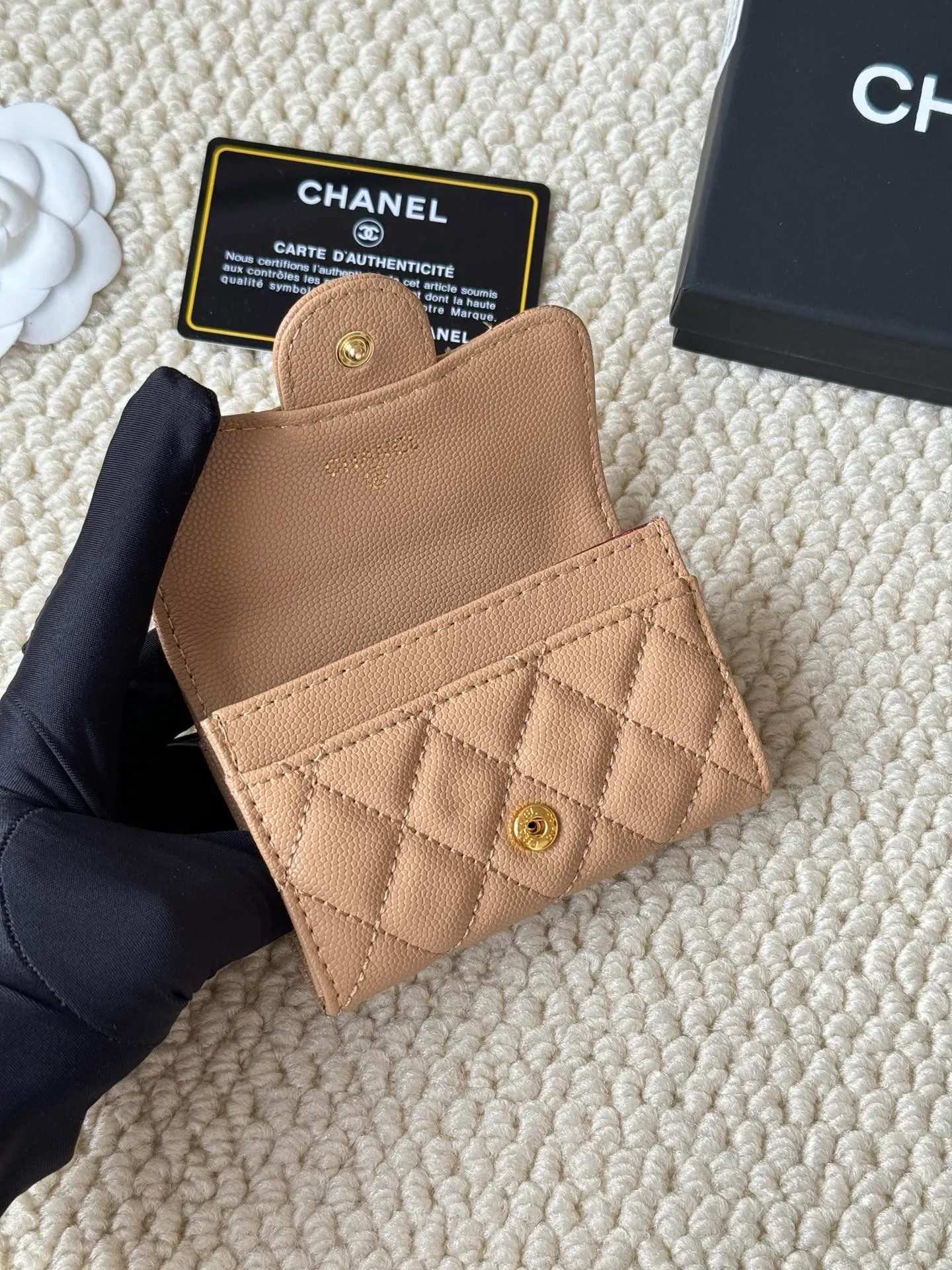 💰120 Style number: AP458chanel The most classic card holder, coin purse, Chanel classic flap card holder. Caviar cowhide, card holder and coin purse in one, with slip pocket on the back. Style number: AP458 Dimensions: 7.5 × 11.3 × 2.1 cm