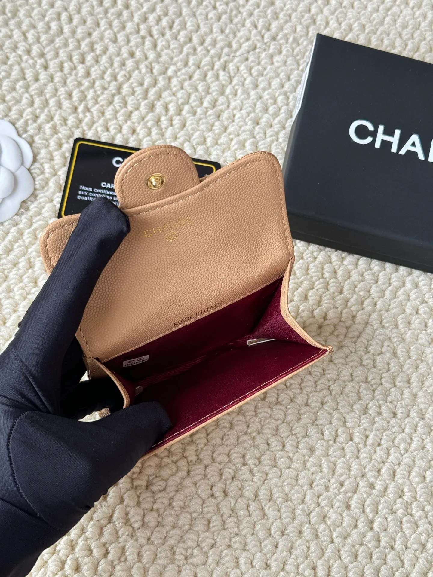 💰120 Style number: AP458chanel The most classic card holder, coin purse, Chanel classic flap card holder. Caviar cowhide, card holder and coin purse in one, with slip pocket on the back. Style number: AP458 Dimensions: 7.5 × 11.3 × 2.1 cm