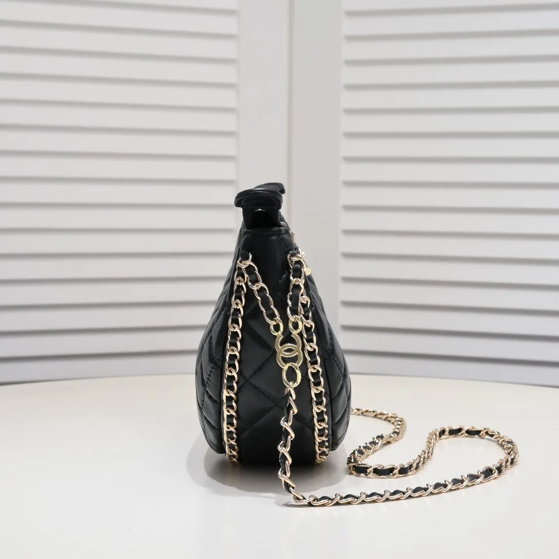💰360￥Chane1️⃣23p Moon Bag🌙🤍l A beautiful little waste bag that makes me fall in love at first sight. The hardware is light champagne gold and has a thin chain. The counter sister made it look like a little moon. I was immediately so cute that I felt soft. It deserves the first place in 23p small waste bag. As expected, the end of the bag purchase is not Hermès but Chanel seasonal model Al💕Style number: 8089 Large Size: 15X20X6cm